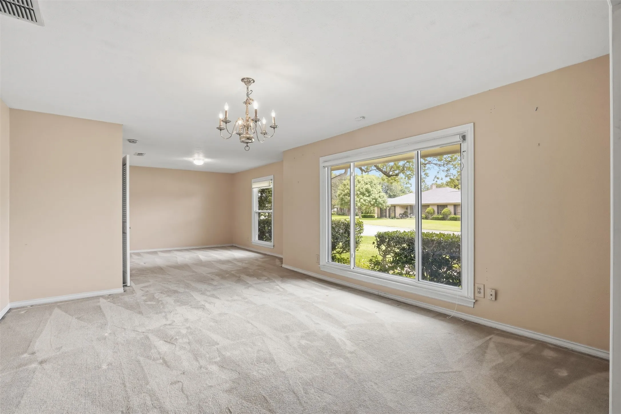 Single Family Residence For Sale in Tarrant County , 4328 Winding Way, Benbrook, Texas 76126, 4 Bedroom, 3 Bathroom, 2 Garage spaces, 2,615 Sqft, built in 1970, mls#21333032, Real Estate Agent in Benbrook, Homes For Sale in Tarrant county, Homes For Sale in Benbrook, Realtor in Benbrook Texas, Real Estate Brokerage Independent Realty Texas, Luminita Cordes Realtor