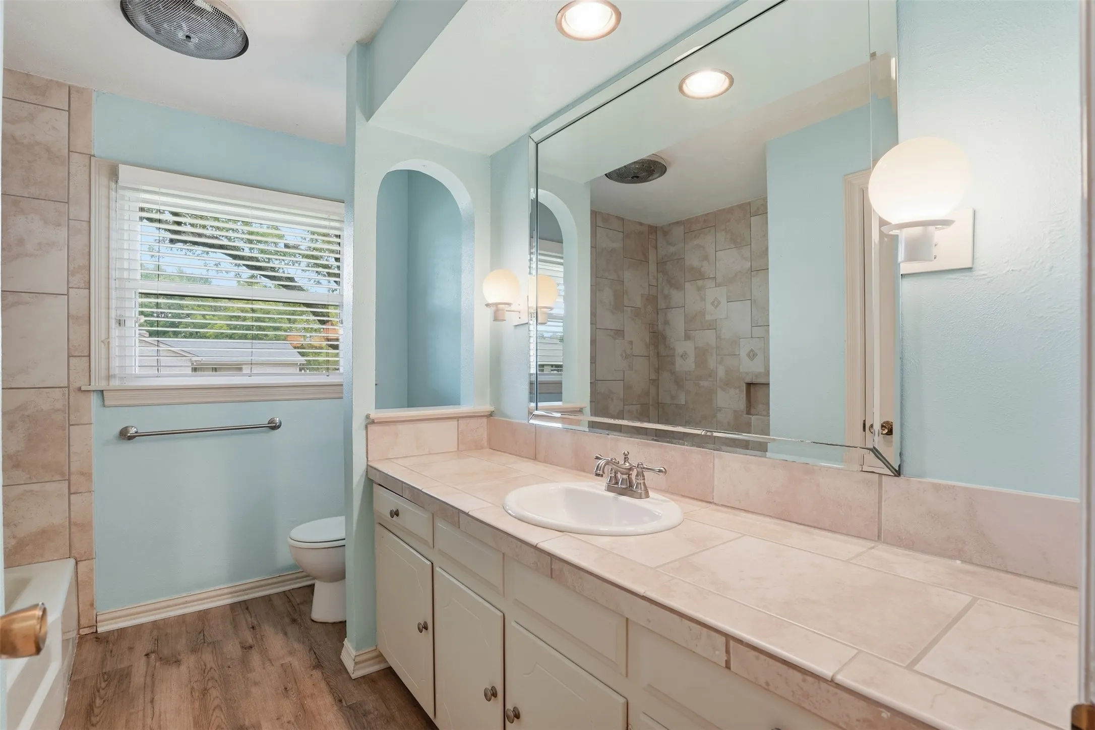 Single Family Residence For Sale in Tarrant County , 4328 Winding Way, Benbrook, Texas 76126, 4 Bedroom, 3 Bathroom, 2 Garage spaces, 2,615 Sqft, built in 1970, mls#21333032, Real Estate Agent in Benbrook, Homes For Sale in Tarrant county, Homes For Sale in Benbrook, Realtor in Benbrook Texas, Real Estate Brokerage Independent Realty Texas, Luminita Cordes Realtor