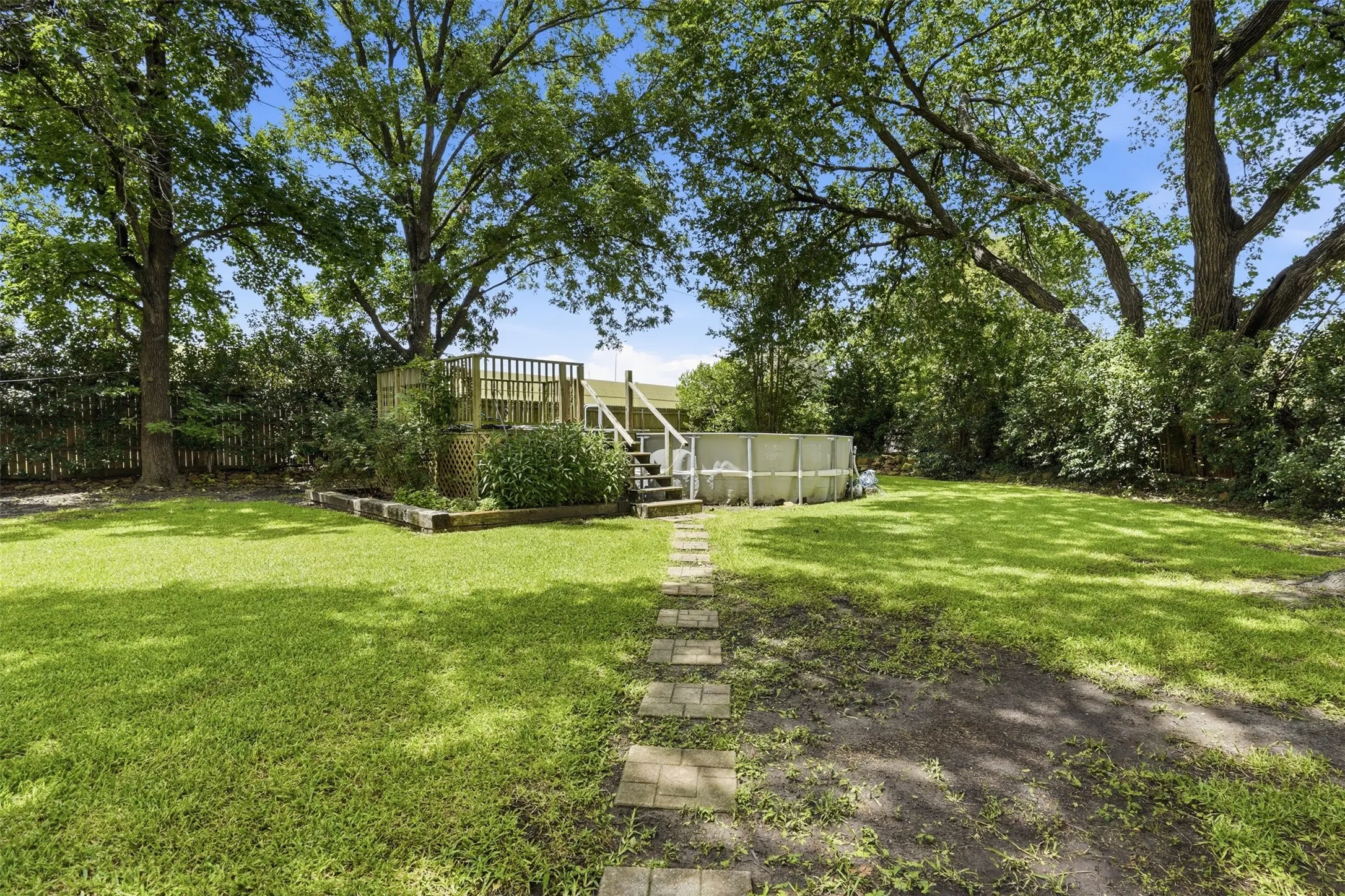 Single Family Residence For Sale in Tarrant County , 4328 Winding Way, Benbrook, Texas 76126, 4 Bedroom, 3 Bathroom, 2 Garage spaces, 2,615 Sqft, built in 1970, mls#21333032, Real Estate Agent in Benbrook, Homes For Sale in Tarrant county, Homes For Sale in Benbrook, Realtor in Benbrook Texas, Real Estate Brokerage Independent Realty Texas, Luminita Cordes Realtor