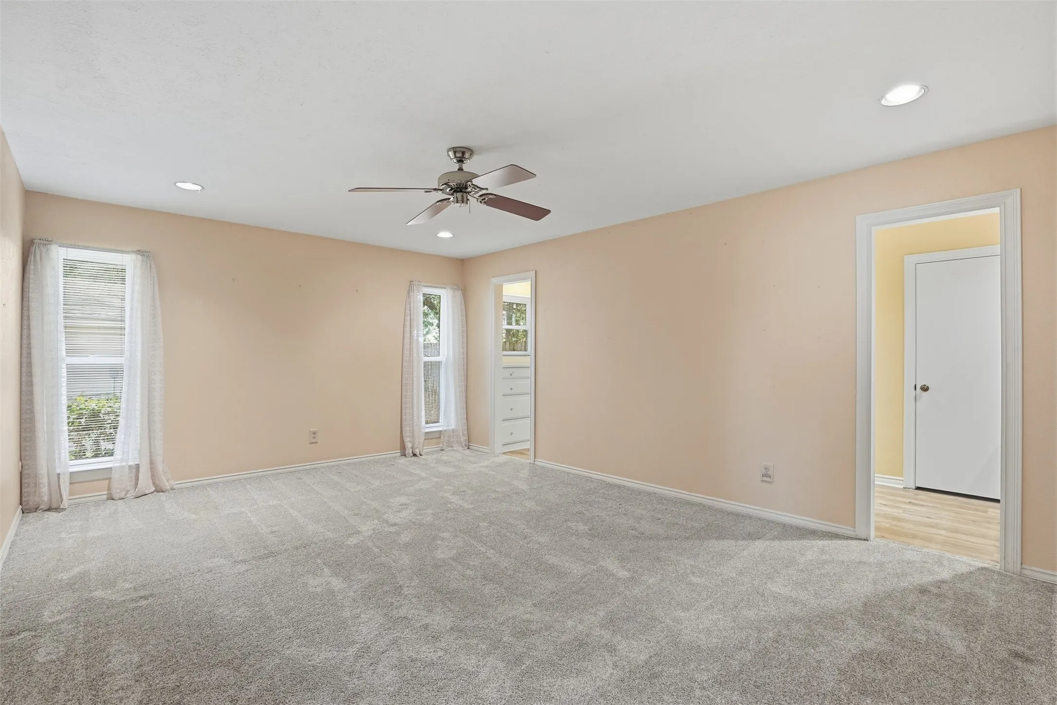 Single Family Residence For Sale in Tarrant County , 4328 Winding Way, Benbrook, Texas 76126, 4 Bedroom, 3 Bathroom, 2 Garage spaces, 2,615 Sqft, built in 1970, mls#21333032, Real Estate Agent in Benbrook, Homes For Sale in Tarrant county, Homes For Sale in Benbrook, Realtor in Benbrook Texas, Real Estate Brokerage Independent Realty Texas, Luminita Cordes Realtor