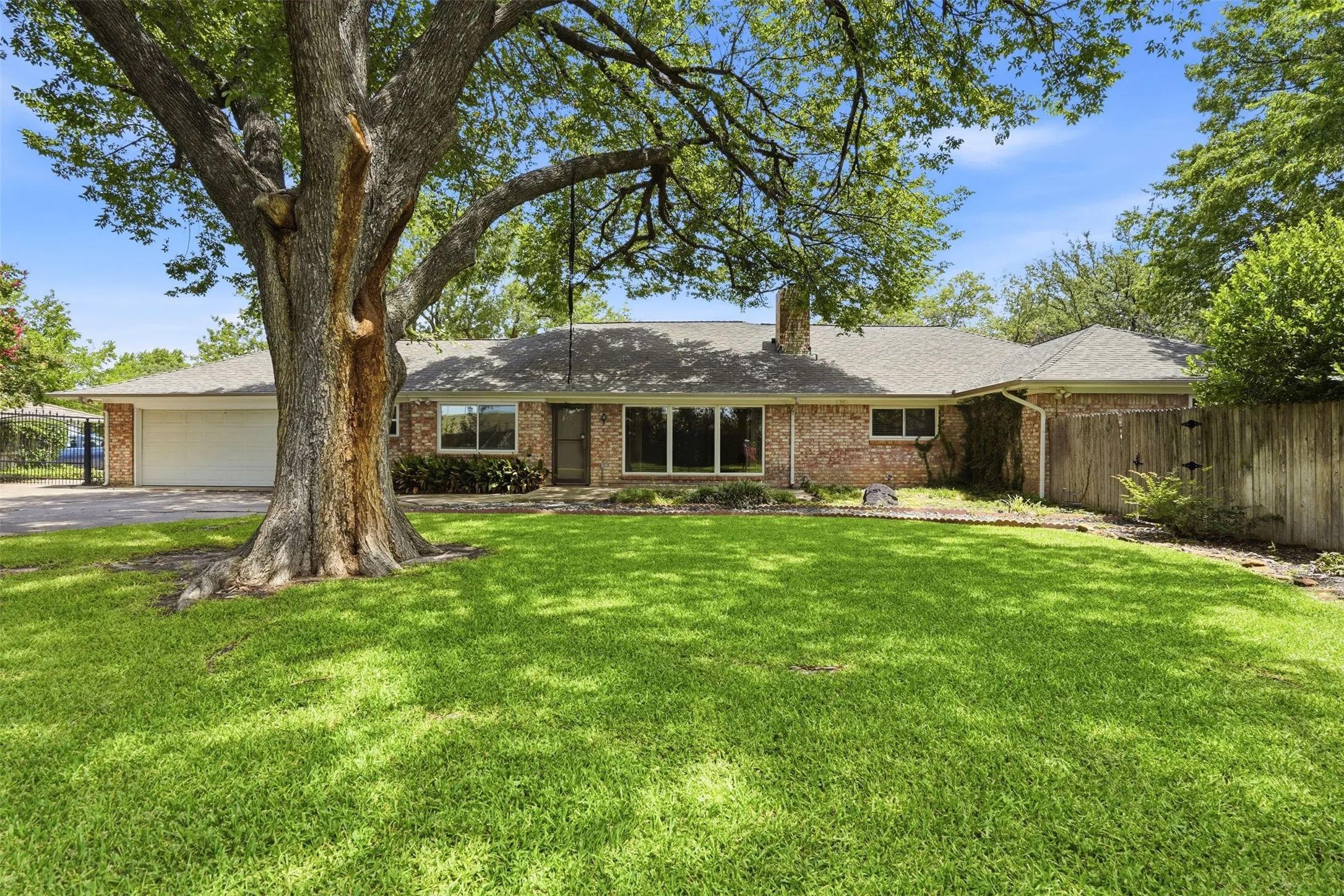 Single Family Residence For Sale in Tarrant County , 4328 Winding Way, Benbrook, Texas 76126, 4 Bedroom, 3 Bathroom, 2 Garage spaces, 2,615 Sqft, built in 1970, mls#21333032, Real Estate Agent in Benbrook, Homes For Sale in Tarrant county, Homes For Sale in Benbrook, Realtor in Benbrook Texas, Real Estate Brokerage Independent Realty Texas, Luminita Cordes Realtor