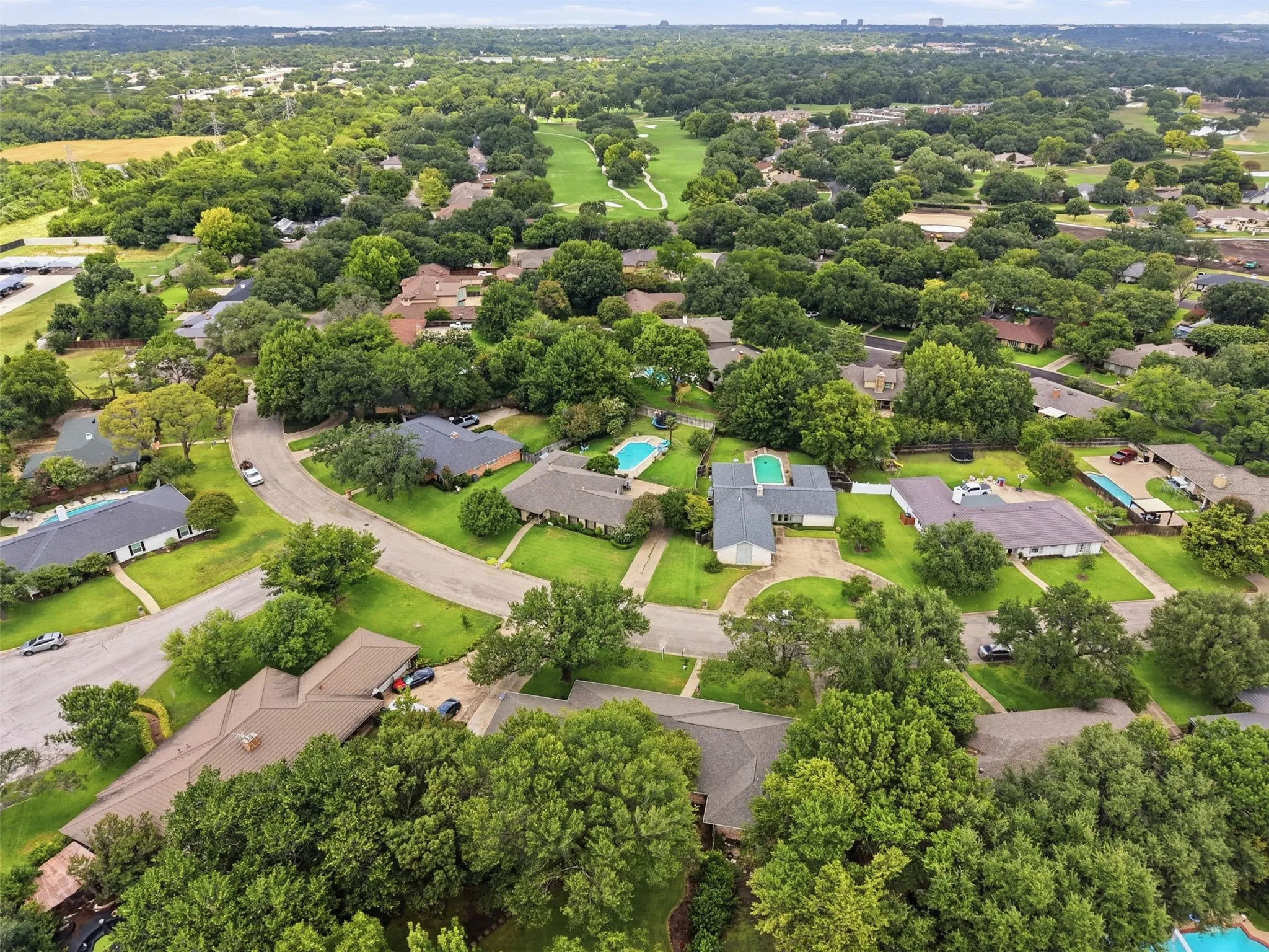 Single Family Residence For Sale in Tarrant County , 4328 Winding Way, Benbrook, Texas 76126, 4 Bedroom, 3 Bathroom, 2 Garage spaces, 2,615 Sqft, built in 1970, mls#21333032, Real Estate Agent in Benbrook, Homes For Sale in Tarrant county, Homes For Sale in Benbrook, Realtor in Benbrook Texas, Real Estate Brokerage Independent Realty Texas, Luminita Cordes Realtor