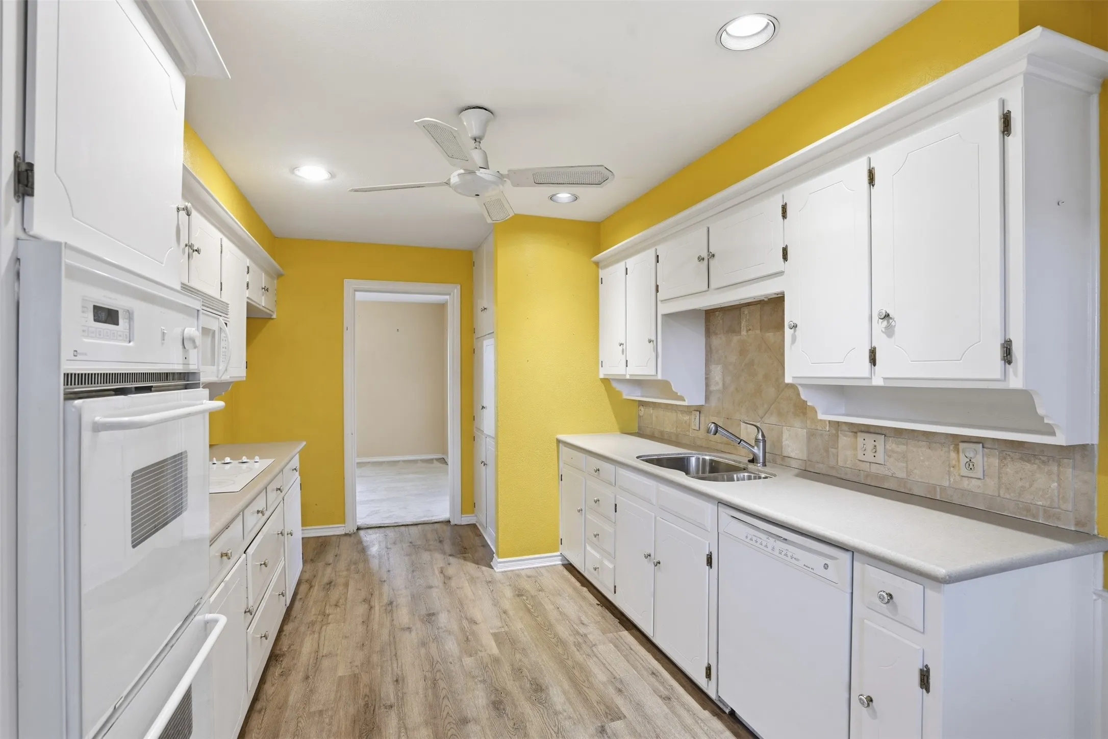 Single Family Residence For Sale in Tarrant County , 4328 Winding Way, Benbrook, Texas 76126, 4 Bedroom, 3 Bathroom, 2 Garage spaces, 2,615 Sqft, built in 1970, mls#21333032, Real Estate Agent in Benbrook, Homes For Sale in Tarrant county, Homes For Sale in Benbrook, Realtor in Benbrook Texas, Real Estate Brokerage Independent Realty Texas, Luminita Cordes Realtor