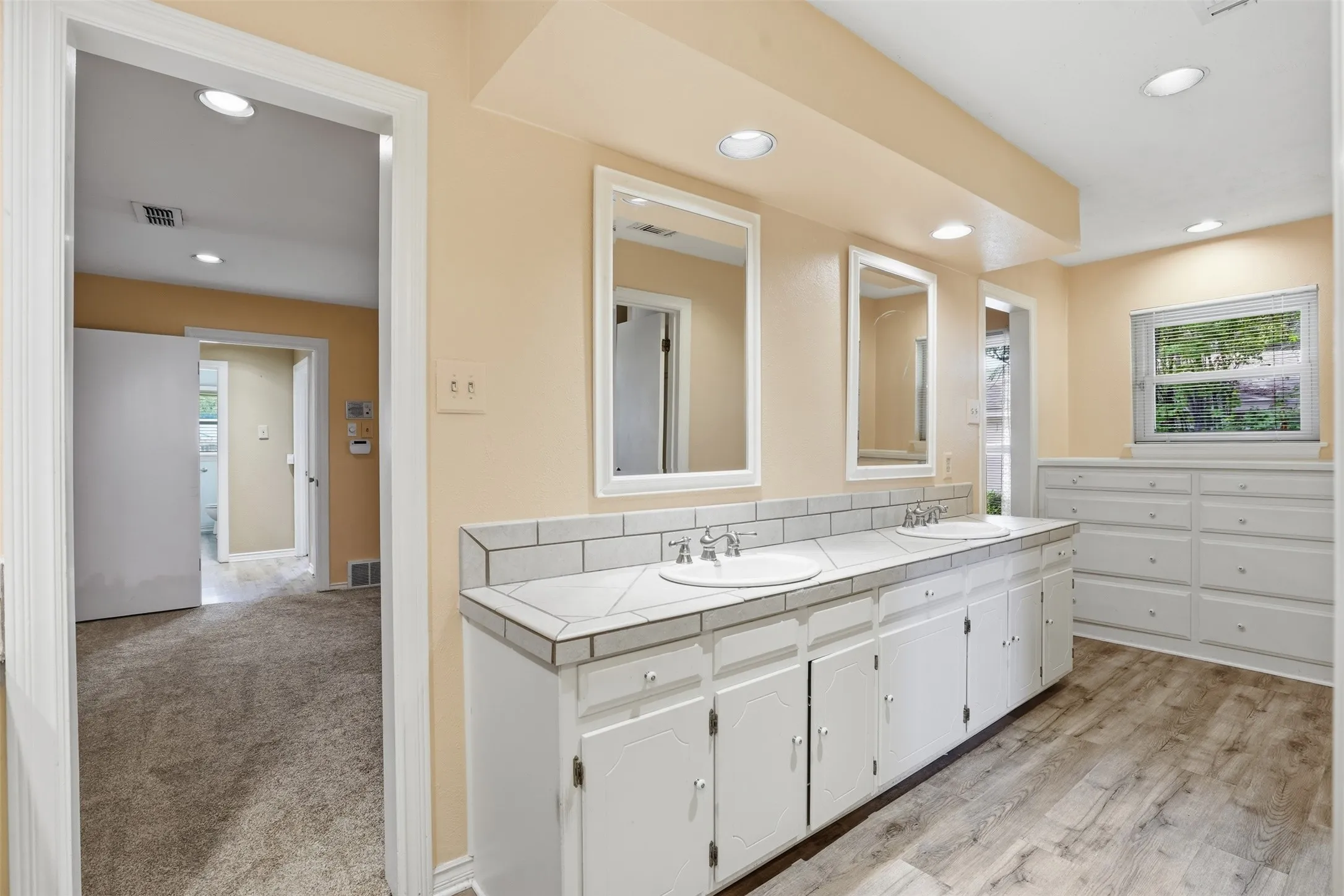 Single Family Residence For Sale in Tarrant County , 4328 Winding Way, Benbrook, Texas 76126, 4 Bedroom, 3 Bathroom, 2 Garage spaces, 2,615 Sqft, built in 1970, mls#21333032, Real Estate Agent in Benbrook, Homes For Sale in Tarrant county, Homes For Sale in Benbrook, Realtor in Benbrook Texas, Real Estate Brokerage Independent Realty Texas, Luminita Cordes Realtor