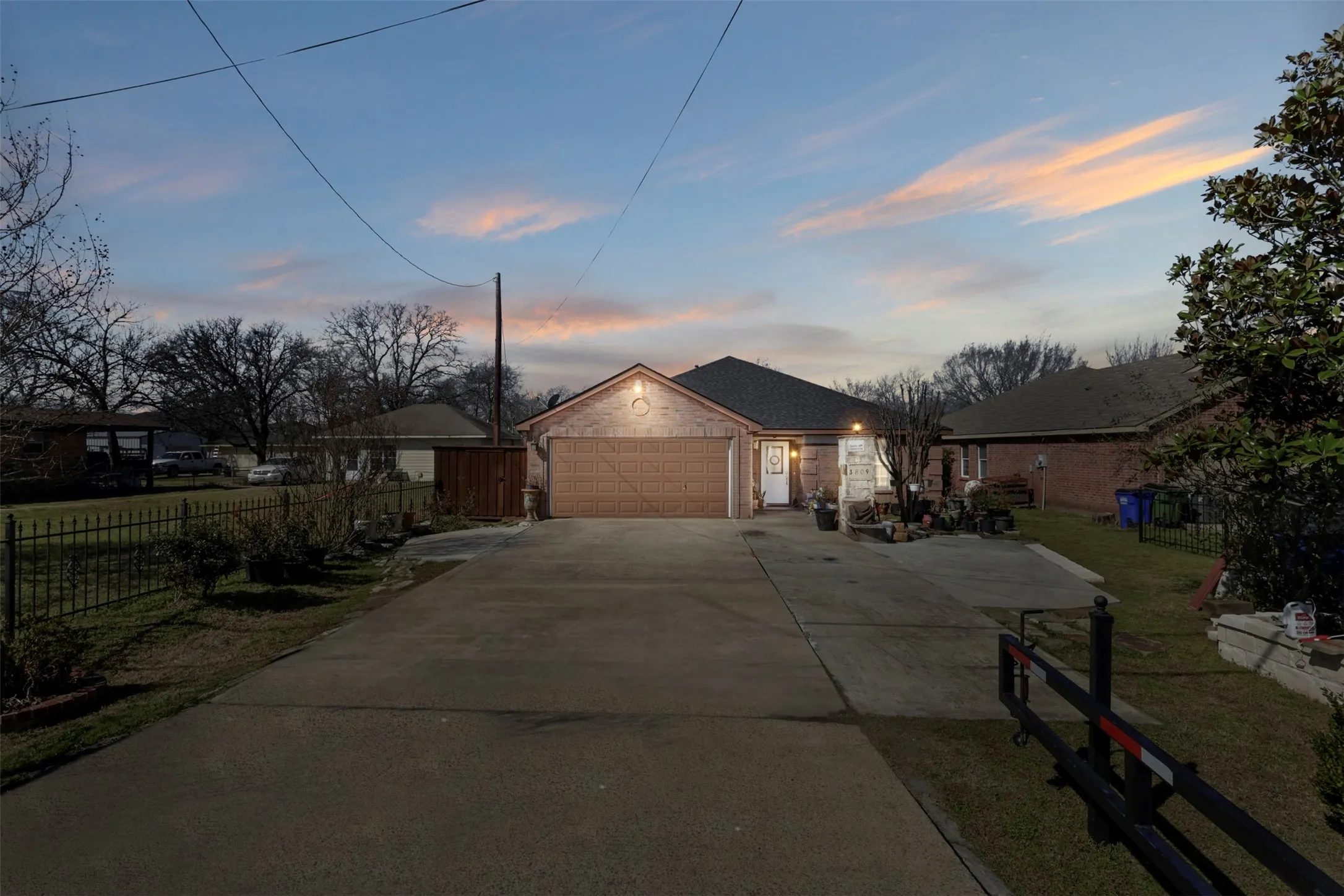 Single Family Residence For Sale in Dallas County , 3809 S Peachtree Road, Balch Springs, Texas 75180, 3 Bedrooms, 2 Bathrooms, 2 Garage spaces, 1,783 Sqft, built in 2003, Price $345,000, mls#21344739, Real Estate Agent in Balch Springs, Homes For Sale in Dallas county, Homes For Sale in Balch Springs, Realtor in Balch Springs Texas, Real Estate Brokerage Independent Realty Texas, Luminita Cordes Realtor