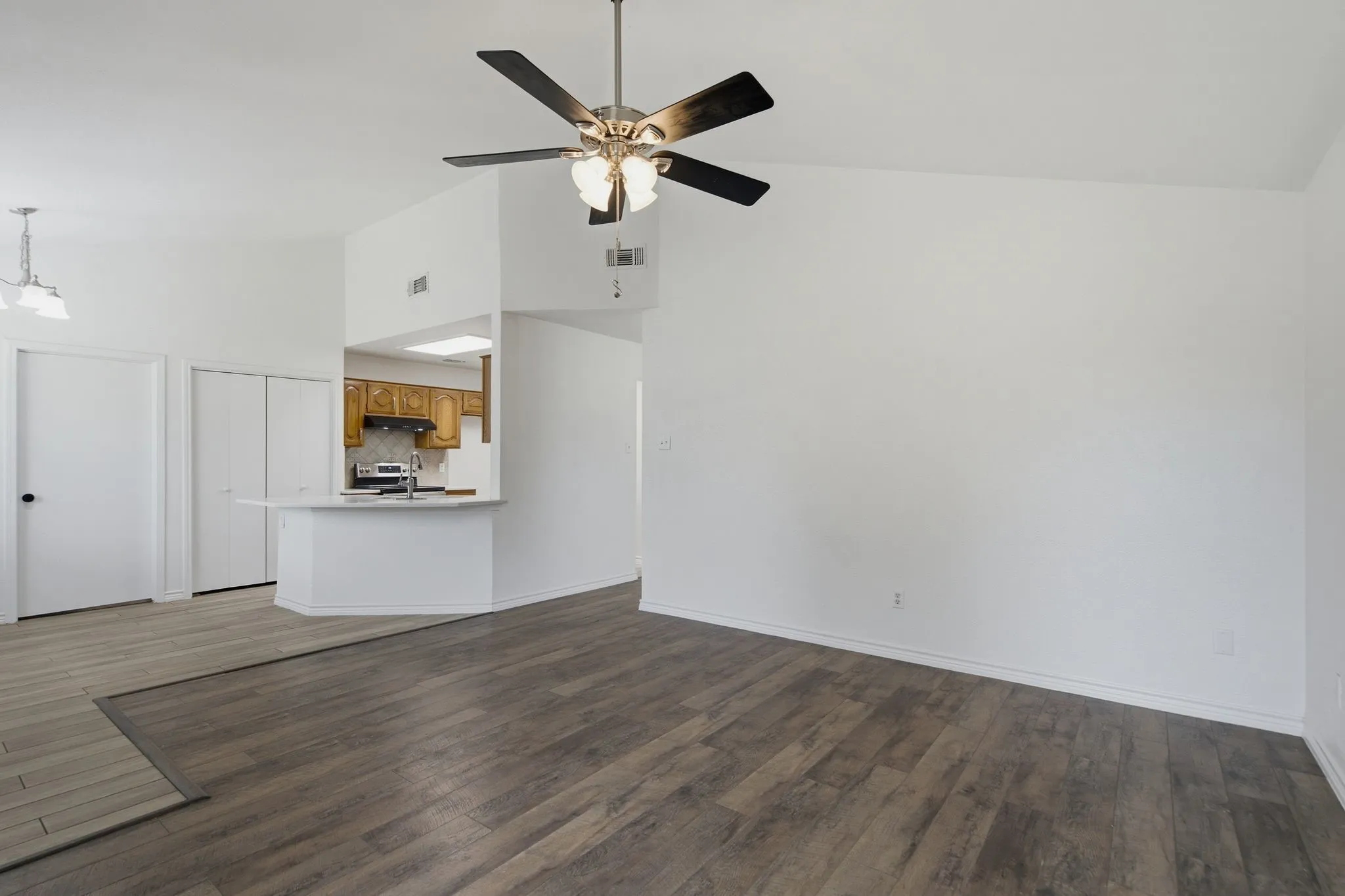 Single Family Residence For Rent in Denton County , 1830 Tiburon Bend, Lewisville, Texas 75067, 3 Bedroom, 2 Bathroom, 2 Garage spaces, 1,670 Sqft, built in 1983, mls#21344742, Real Estate Agent in Lewisville, Homes For Rent in Denton county, Homes For Rent in Lewisville, Realtor in Lewisville Texas, Real Estate Brokerage Independent Realty Texas, Luminita Cordes Realtor