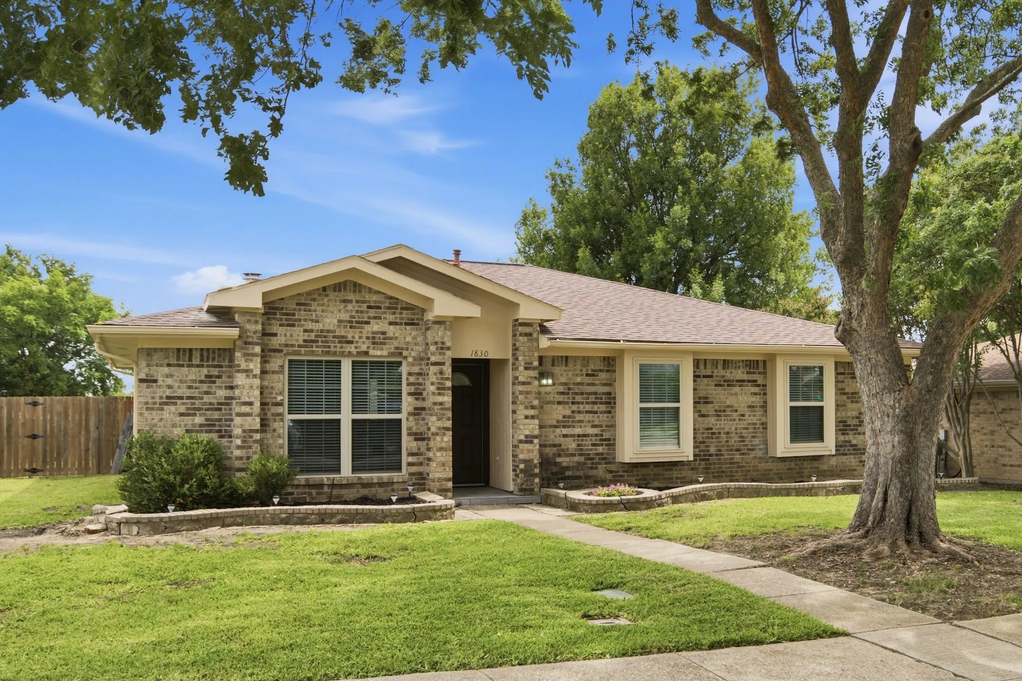 Single Family Residence For Rent in Denton County , 1830 Tiburon Bend, Lewisville, Texas 75067, 3 Bedroom, 2 Bathroom, 2 Garage spaces, 1,670 Sqft, built in 1983, mls#21344742, Real Estate Agent in Lewisville, Homes For Rent in Denton county, Homes For Rent in Lewisville, Realtor in Lewisville Texas, Real Estate Brokerage Independent Realty Texas, Luminita Cordes Realtor