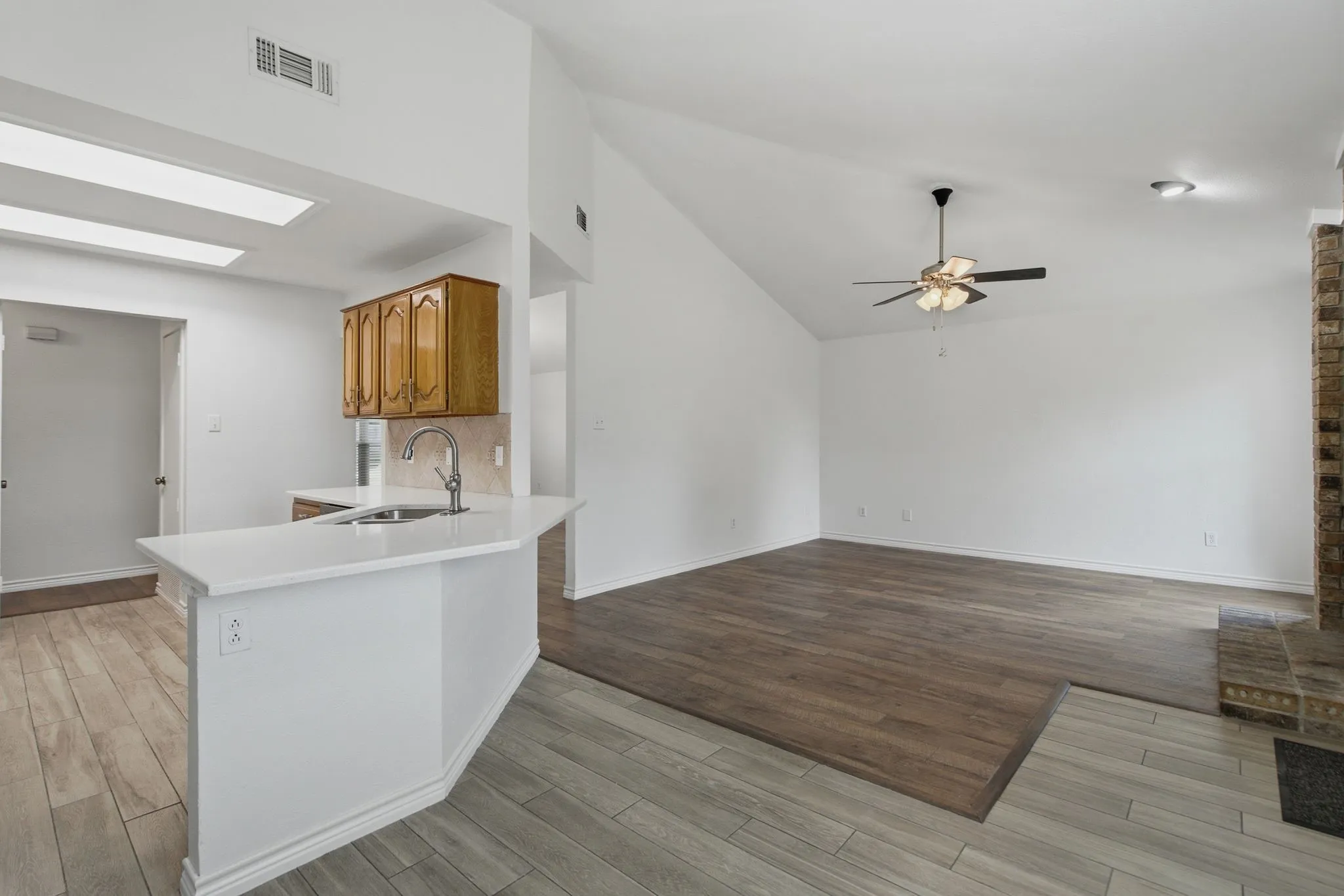 Single Family Residence For Rent in Denton County , 1830 Tiburon Bend, Lewisville, Texas 75067, 3 Bedroom, 2 Bathroom, 2 Garage spaces, 1,670 Sqft, built in 1983, mls#21344742, Real Estate Agent in Lewisville, Homes For Rent in Denton county, Homes For Rent in Lewisville, Realtor in Lewisville Texas, Real Estate Brokerage Independent Realty Texas, Luminita Cordes Realtor