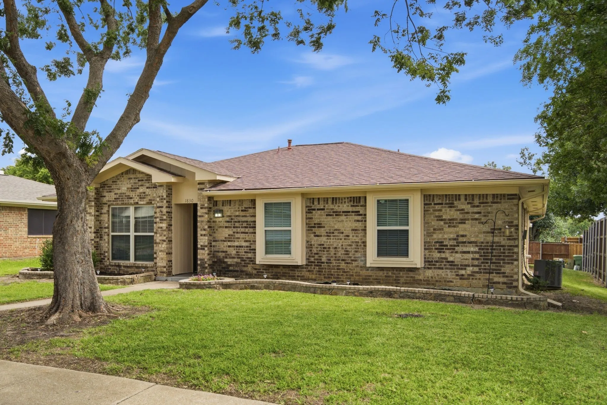 Single Family Residence For Rent in Denton County , 1830 Tiburon Bend, Lewisville, Texas 75067, 3 Bedroom, 2 Bathroom, 2 Garage spaces, 1,670 Sqft, built in 1983, mls#21344742, Real Estate Agent in Lewisville, Homes For Rent in Denton county, Homes For Rent in Lewisville, Realtor in Lewisville Texas, Real Estate Brokerage Independent Realty Texas, Luminita Cordes Realtor