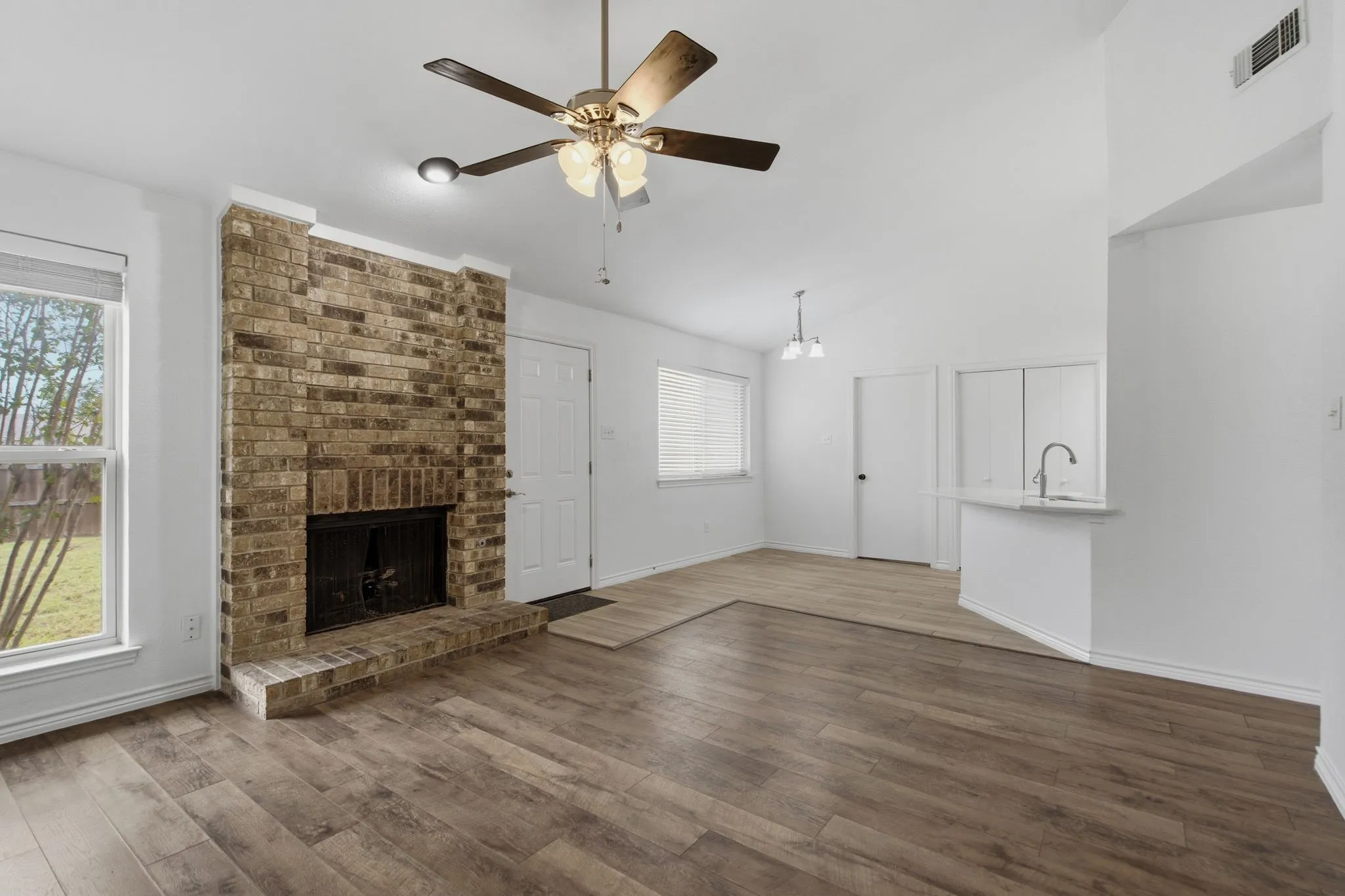 Single Family Residence For Rent in Denton County , 1830 Tiburon Bend, Lewisville, Texas 75067, 3 Bedroom, 2 Bathroom, 2 Garage spaces, 1,670 Sqft, built in 1983, mls#21344742, Real Estate Agent in Lewisville, Homes For Rent in Denton county, Homes For Rent in Lewisville, Realtor in Lewisville Texas, Real Estate Brokerage Independent Realty Texas, Luminita Cordes Realtor