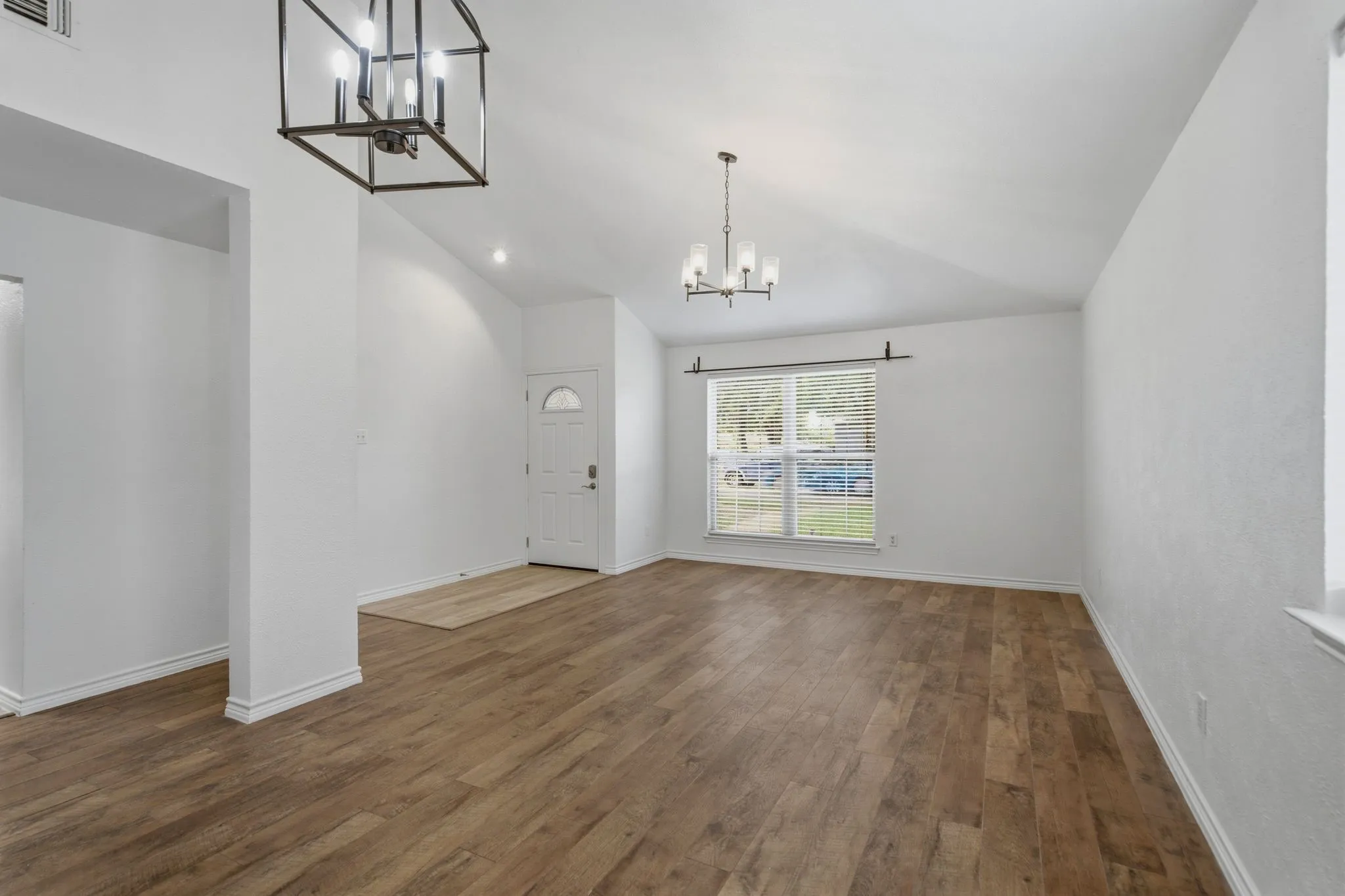 Single Family Residence For Rent in Denton County , 1830 Tiburon Bend, Lewisville, Texas 75067, 3 Bedroom, 2 Bathroom, 2 Garage spaces, 1,670 Sqft, built in 1983, mls#21344742, Real Estate Agent in Lewisville, Homes For Rent in Denton county, Homes For Rent in Lewisville, Realtor in Lewisville Texas, Real Estate Brokerage Independent Realty Texas, Luminita Cordes Realtor