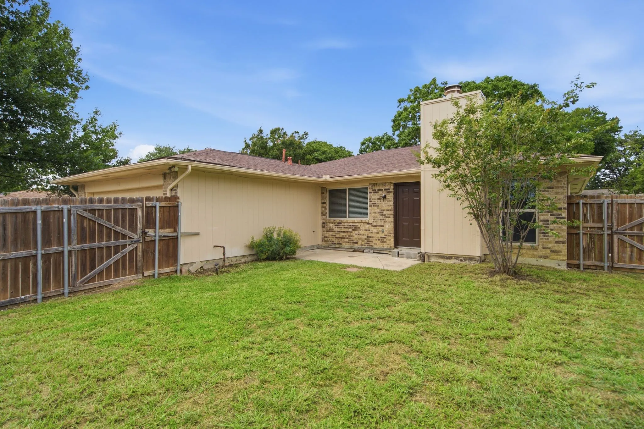 Single Family Residence For Rent in Denton County , 1830 Tiburon Bend, Lewisville, Texas 75067, 3 Bedroom, 2 Bathroom, 2 Garage spaces, 1,670 Sqft, built in 1983, mls#21344742, Real Estate Agent in Lewisville, Homes For Rent in Denton county, Homes For Rent in Lewisville, Realtor in Lewisville Texas, Real Estate Brokerage Independent Realty Texas, Luminita Cordes Realtor