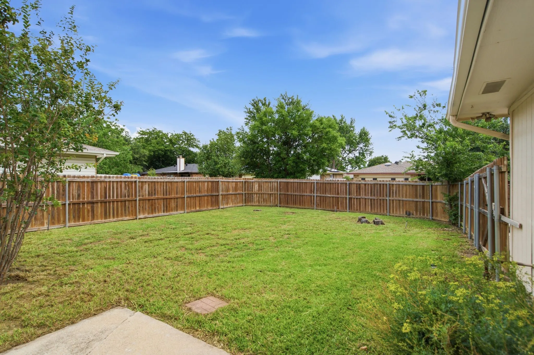 Single Family Residence For Rent in Denton County , 1830 Tiburon Bend, Lewisville, Texas 75067, 3 Bedroom, 2 Bathroom, 2 Garage spaces, 1,670 Sqft, built in 1983, mls#21344742, Real Estate Agent in Lewisville, Homes For Rent in Denton county, Homes For Rent in Lewisville, Realtor in Lewisville Texas, Real Estate Brokerage Independent Realty Texas, Luminita Cordes Realtor