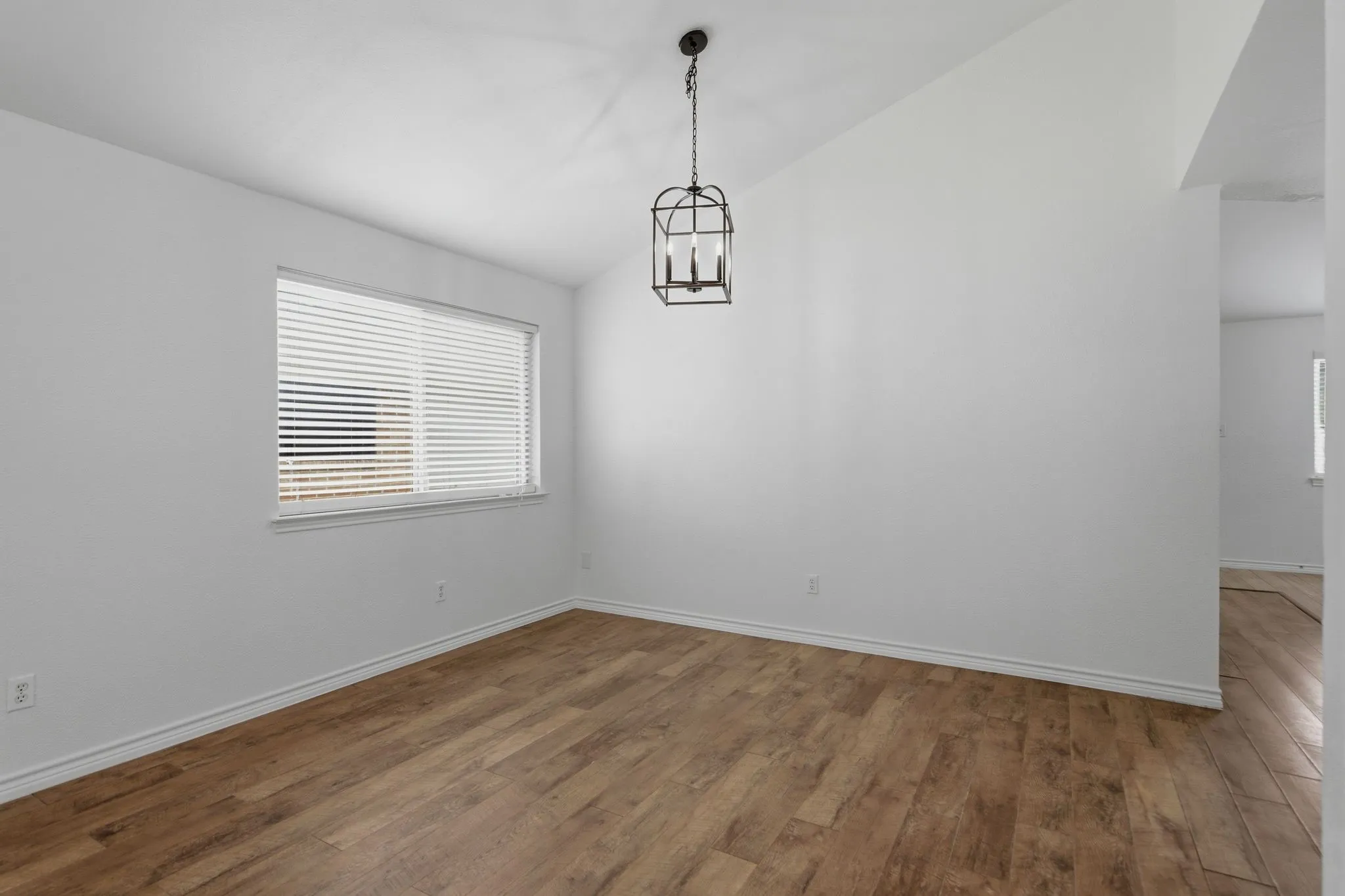 Single Family Residence For Rent in Denton County , 1830 Tiburon Bend, Lewisville, Texas 75067, 3 Bedroom, 2 Bathroom, 2 Garage spaces, 1,670 Sqft, built in 1983, mls#21344742, Real Estate Agent in Lewisville, Homes For Rent in Denton county, Homes For Rent in Lewisville, Realtor in Lewisville Texas, Real Estate Brokerage Independent Realty Texas, Luminita Cordes Realtor