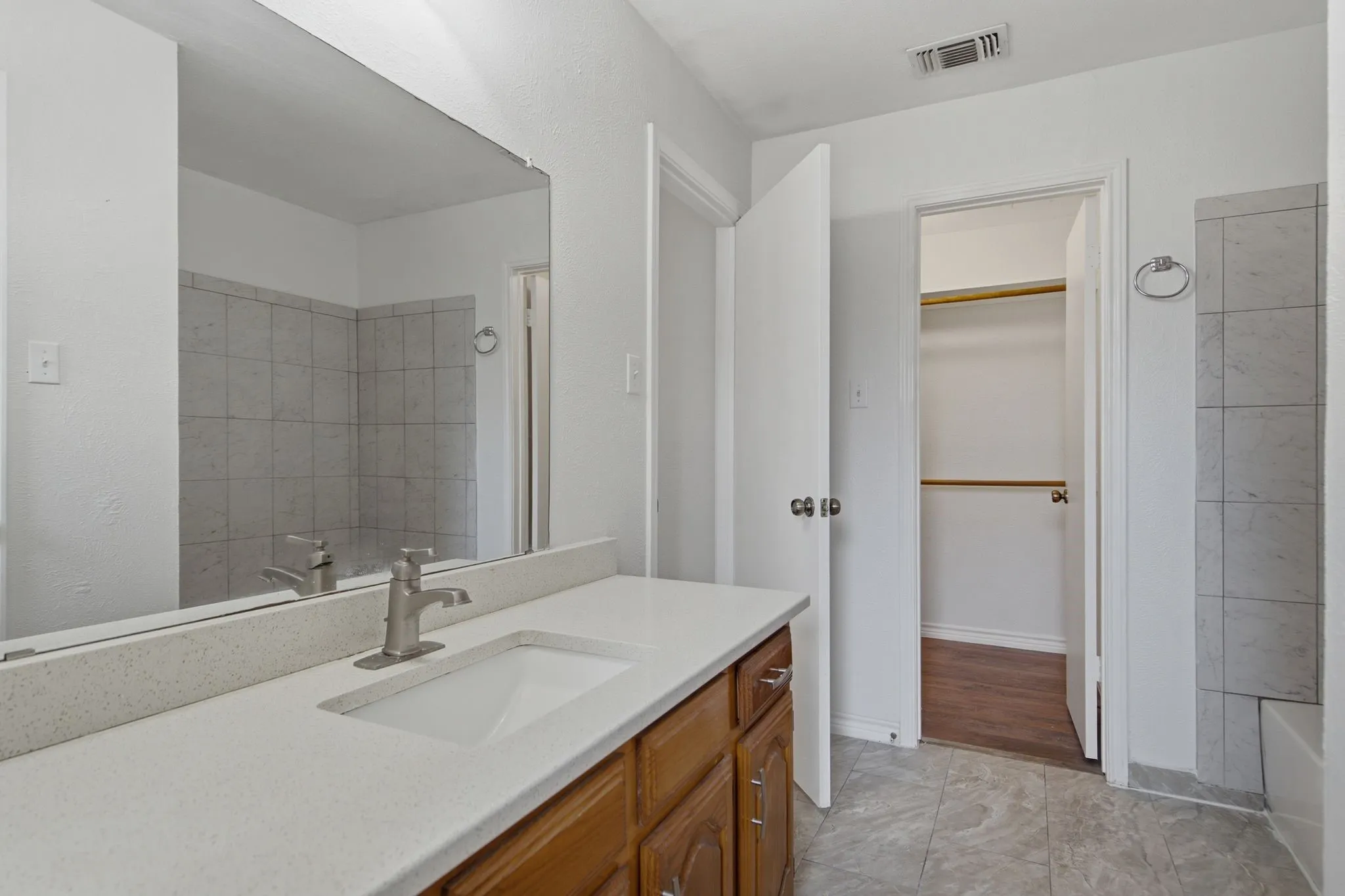 Single Family Residence For Rent in Denton County , 1830 Tiburon Bend, Lewisville, Texas 75067, 3 Bedroom, 2 Bathroom, 2 Garage spaces, 1,670 Sqft, built in 1983, mls#21344742, Real Estate Agent in Lewisville, Homes For Rent in Denton county, Homes For Rent in Lewisville, Realtor in Lewisville Texas, Real Estate Brokerage Independent Realty Texas, Luminita Cordes Realtor