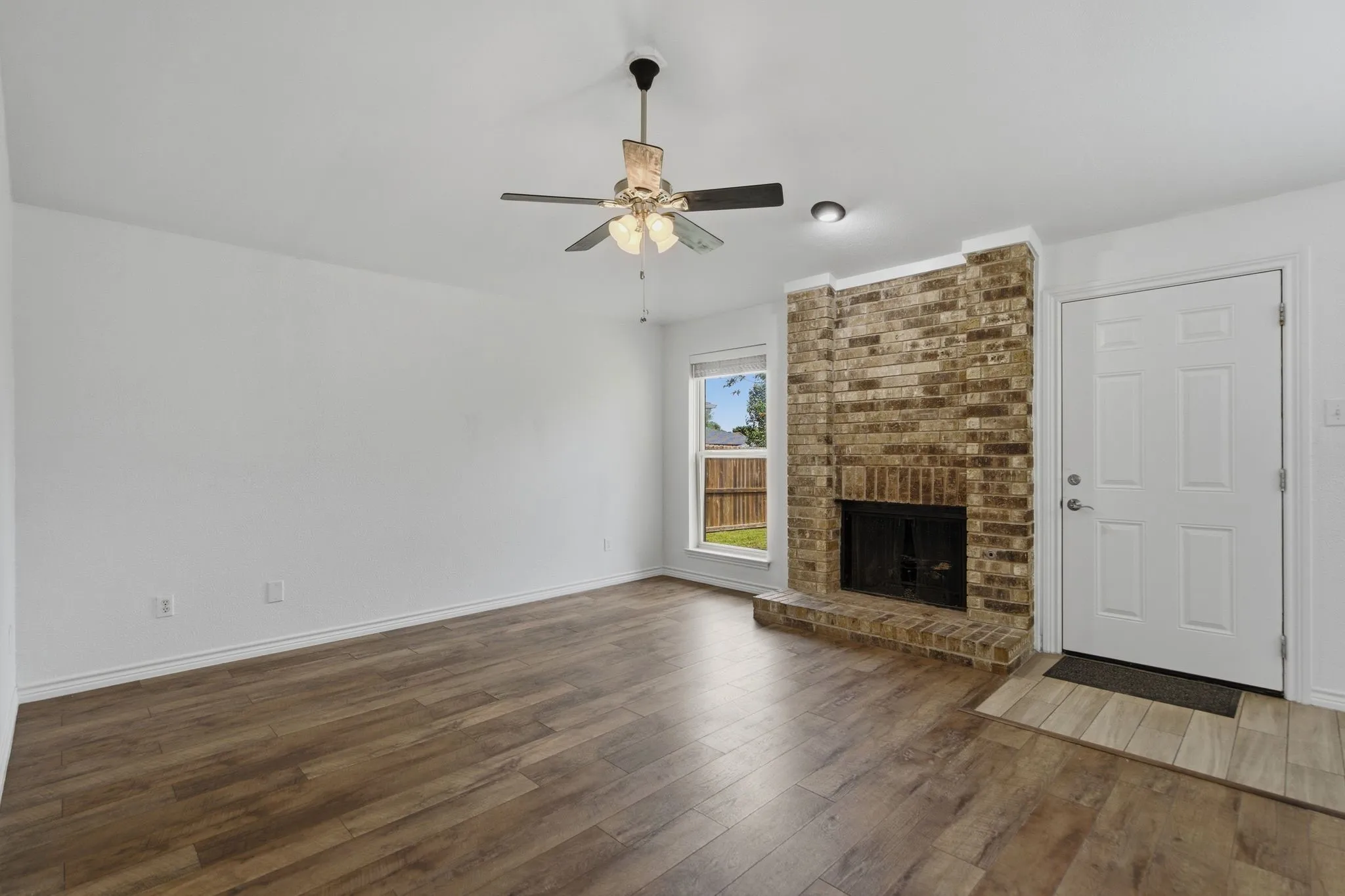 Single Family Residence For Rent in Denton County , 1830 Tiburon Bend, Lewisville, Texas 75067, 3 Bedroom, 2 Bathroom, 2 Garage spaces, 1,670 Sqft, built in 1983, mls#21344742, Real Estate Agent in Lewisville, Homes For Rent in Denton county, Homes For Rent in Lewisville, Realtor in Lewisville Texas, Real Estate Brokerage Independent Realty Texas, Luminita Cordes Realtor