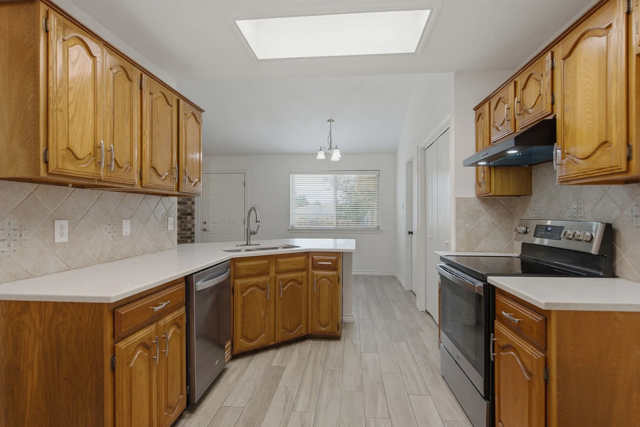 Single Family Residence For Rent in Denton County , 1830 Tiburon Bend, Lewisville, Texas 75067, 3 Bedroom, 2 Bathroom, 2 Garage spaces, 1,670 Sqft, built in 1983, mls#21344742, Real Estate Agent in Lewisville, Homes For Rent in Denton county, Homes For Rent in Lewisville, Realtor in Lewisville Texas, Real Estate Brokerage Independent Realty Texas, Luminita Cordes Realtor