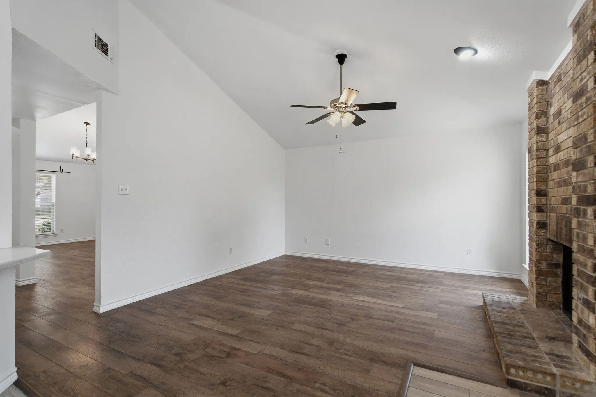Single Family Residence For Rent in Denton County , 1830 Tiburon Bend, Lewisville, Texas 75067, 3 Bedroom, 2 Bathroom, 2 Garage spaces, 1,670 Sqft, built in 1983, mls#21344742, Real Estate Agent in Lewisville, Homes For Rent in Denton county, Homes For Rent in Lewisville, Realtor in Lewisville Texas, Real Estate Brokerage Independent Realty Texas, Luminita Cordes Realtor