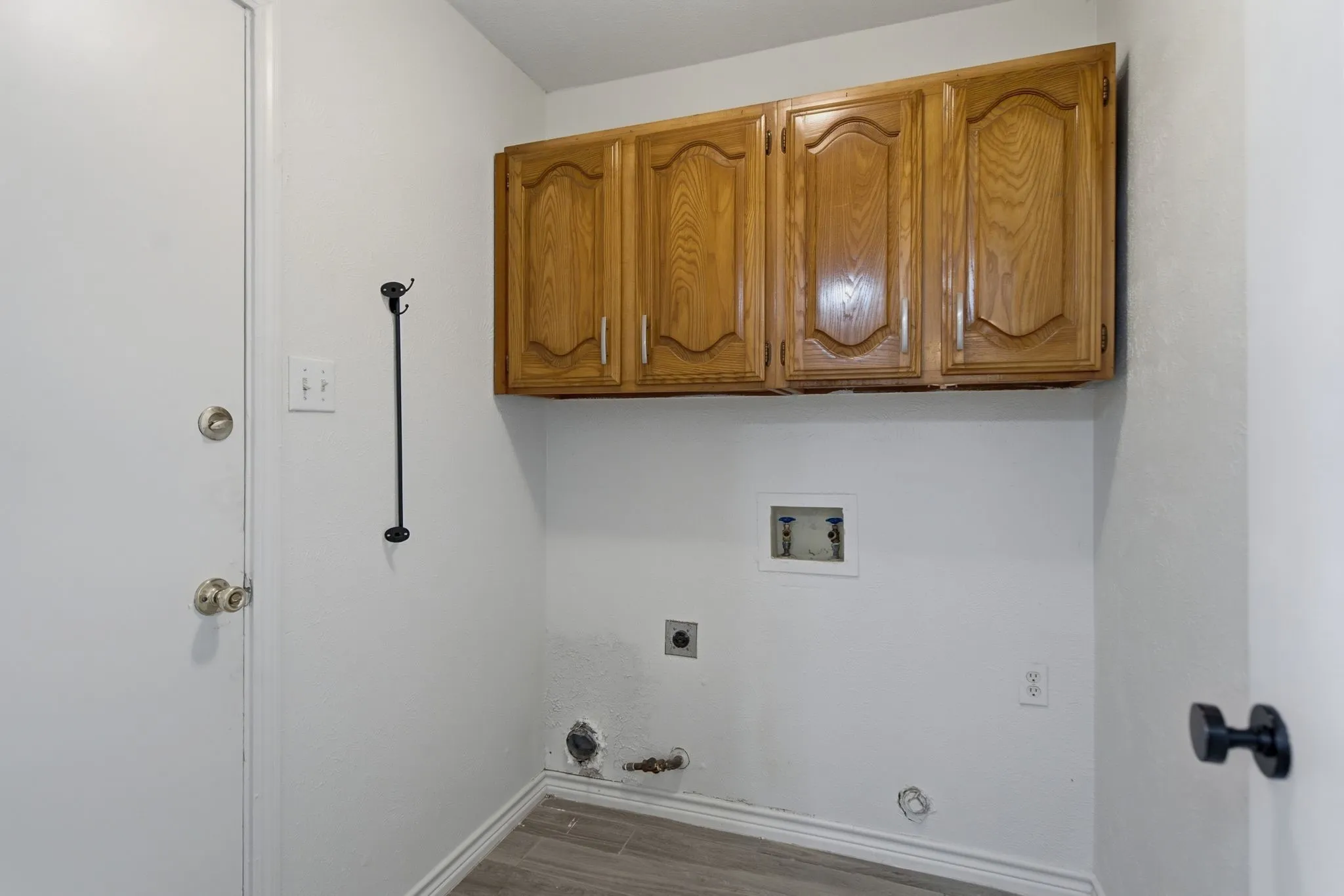 Single Family Residence For Rent in Denton County , 1830 Tiburon Bend, Lewisville, Texas 75067, 3 Bedroom, 2 Bathroom, 2 Garage spaces, 1,670 Sqft, built in 1983, mls#21344742, Real Estate Agent in Lewisville, Homes For Rent in Denton county, Homes For Rent in Lewisville, Realtor in Lewisville Texas, Real Estate Brokerage Independent Realty Texas, Luminita Cordes Realtor