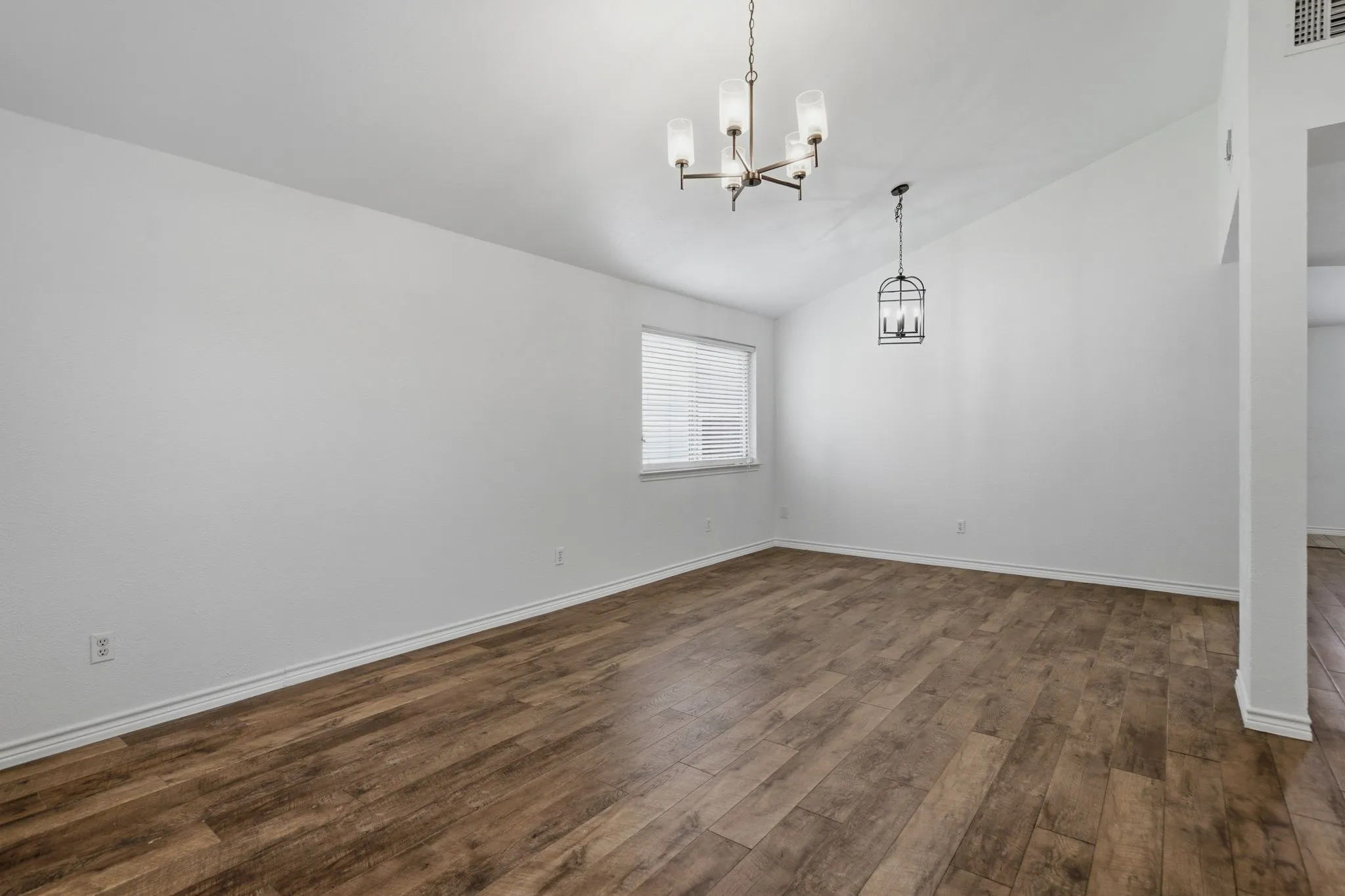 Single Family Residence For Rent in Denton County , 1830 Tiburon Bend, Lewisville, Texas 75067, 3 Bedroom, 2 Bathroom, 2 Garage spaces, 1,670 Sqft, built in 1983, mls#21344742, Real Estate Agent in Lewisville, Homes For Rent in Denton county, Homes For Rent in Lewisville, Realtor in Lewisville Texas, Real Estate Brokerage Independent Realty Texas, Luminita Cordes Realtor