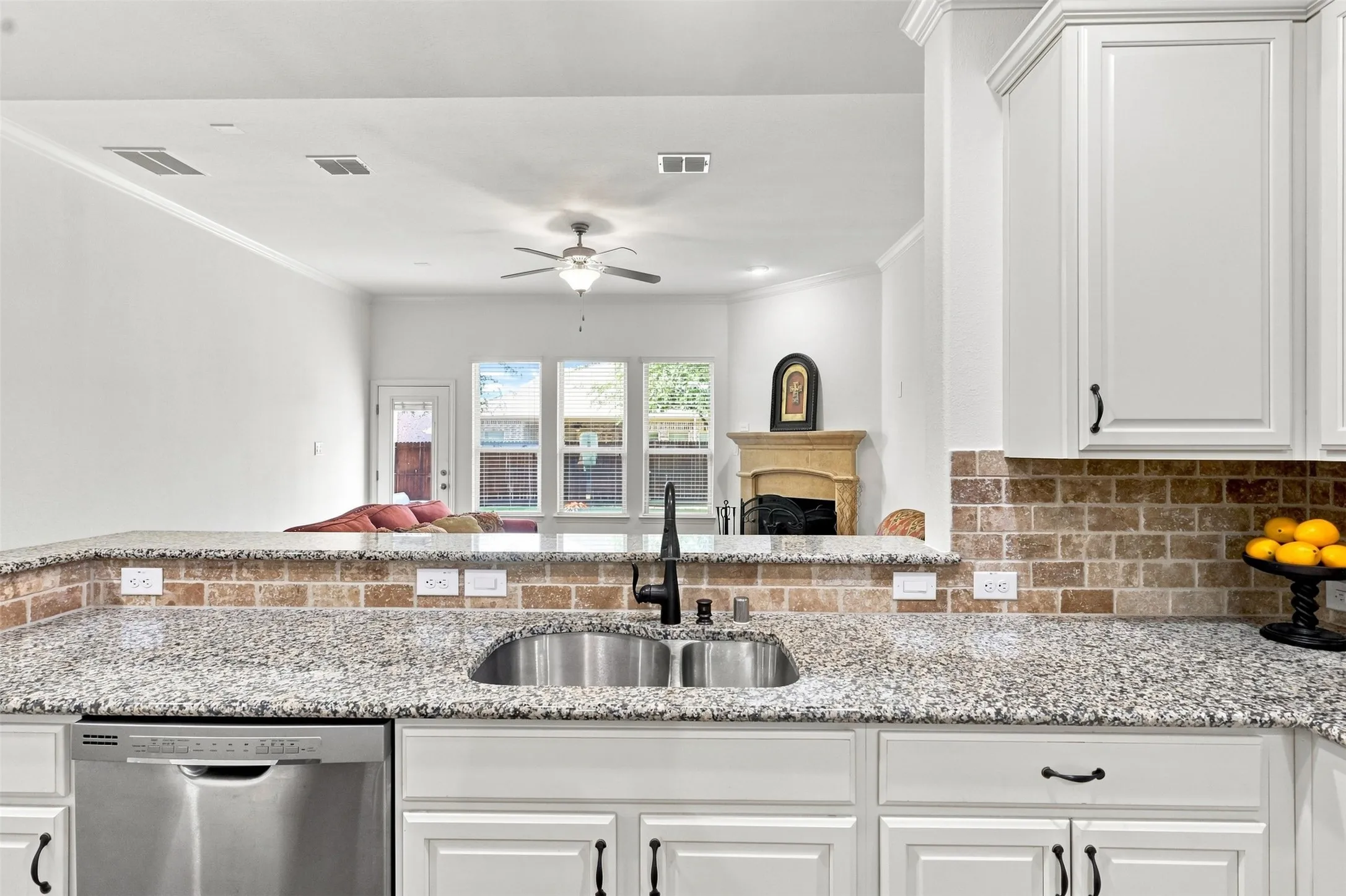 Single Family Residence For Sale in Collin County , 12417 Sharpsburg Drive, Mc Kinney, Texas 75071, 4 Bedroom, 3 Bathroom, 2 Garage spaces, 2,451 Sqft, built in 2014, mls#21341557, Real Estate Agent in Mc Kinney, Homes For Sale in Collin county, Homes For Sale in Mc Kinney, Realtor in Mc Kinney Texas, Real Estate Brokerage Independent Realty Texas, Luminita Cordes Realtor