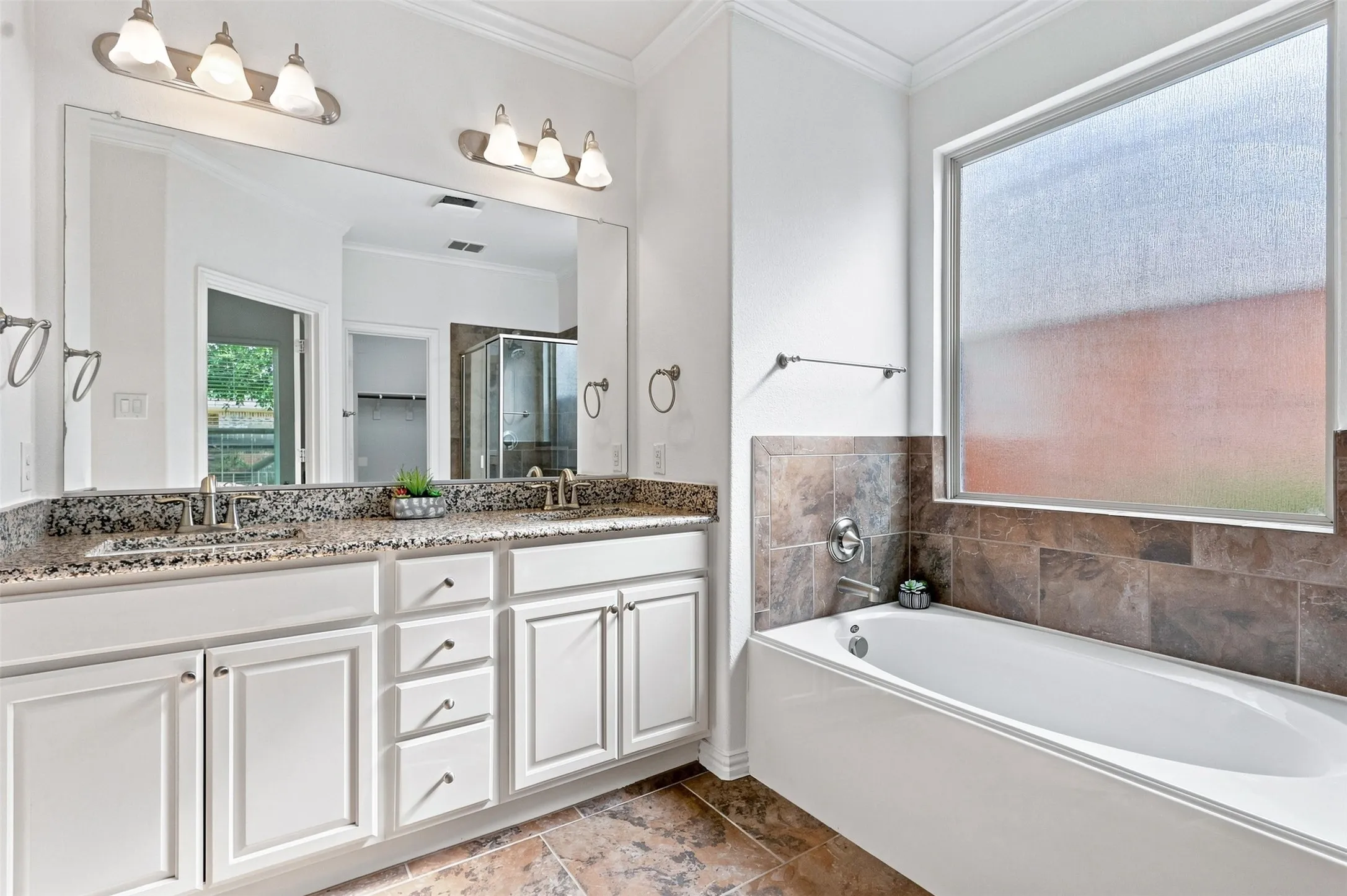 Single Family Residence For Sale in Collin County , 12417 Sharpsburg Drive, Mc Kinney, Texas 75071, 4 Bedroom, 3 Bathroom, 2 Garage spaces, 2,451 Sqft, built in 2014, mls#21341557, Real Estate Agent in Mc Kinney, Homes For Sale in Collin county, Homes For Sale in Mc Kinney, Realtor in Mc Kinney Texas, Real Estate Brokerage Independent Realty Texas, Luminita Cordes Realtor