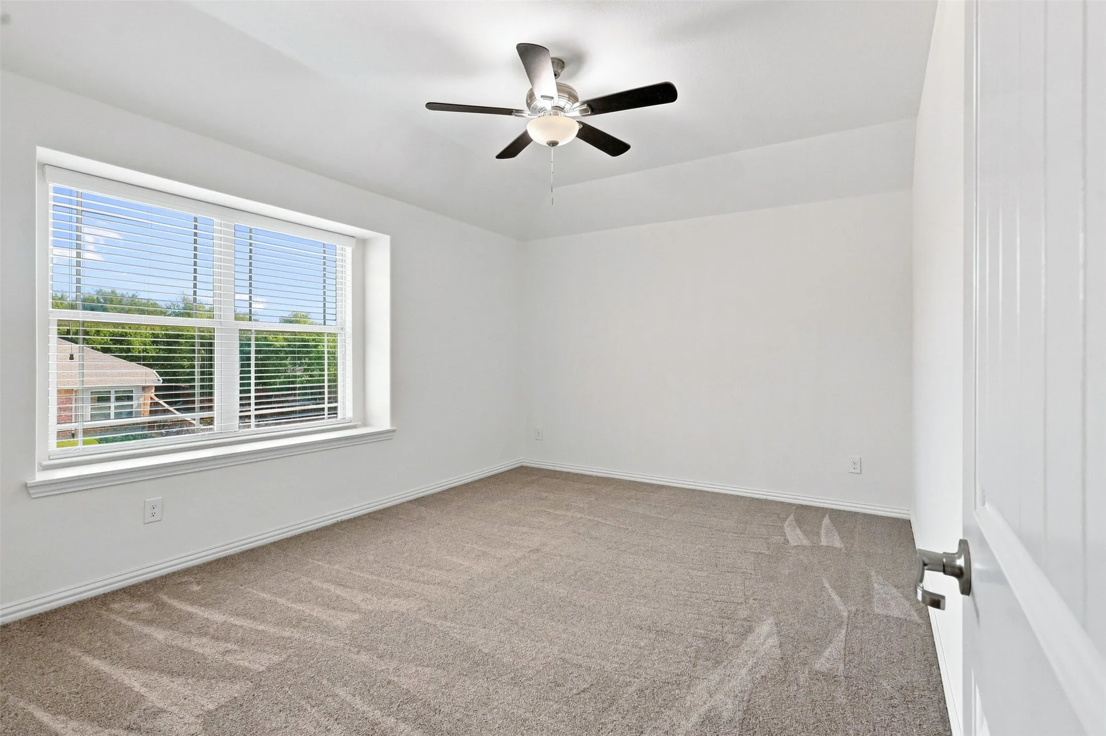 Single Family Residence For Sale in Collin County , 12417 Sharpsburg Drive, Mc Kinney, Texas 75071, 4 Bedroom, 3 Bathroom, 2 Garage spaces, 2,451 Sqft, built in 2014, mls#21341557, Real Estate Agent in Mc Kinney, Homes For Sale in Collin county, Homes For Sale in Mc Kinney, Realtor in Mc Kinney Texas, Real Estate Brokerage Independent Realty Texas, Luminita Cordes Realtor