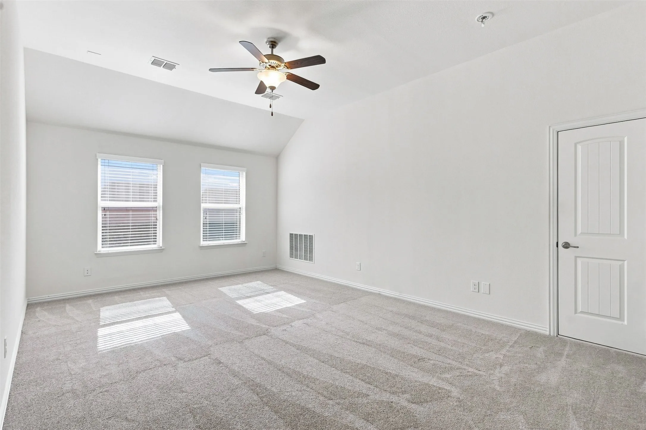 Single Family Residence For Sale in Collin County , 12417 Sharpsburg Drive, Mc Kinney, Texas 75071, 4 Bedroom, 3 Bathroom, 2 Garage spaces, 2,451 Sqft, built in 2014, mls#21341557, Real Estate Agent in Mc Kinney, Homes For Sale in Collin county, Homes For Sale in Mc Kinney, Realtor in Mc Kinney Texas, Real Estate Brokerage Independent Realty Texas, Luminita Cordes Realtor