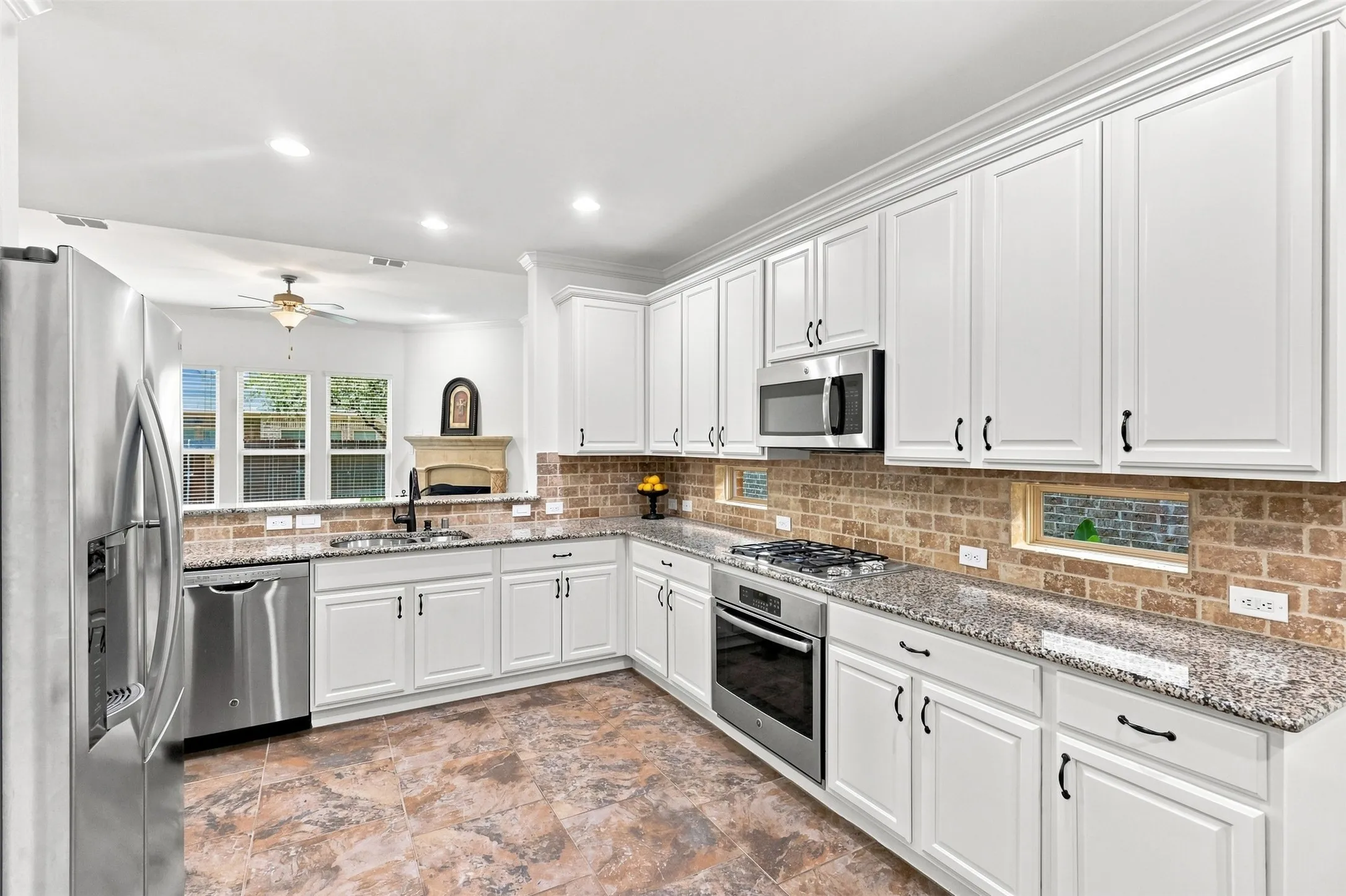 Single Family Residence For Sale in Collin County , 12417 Sharpsburg Drive, Mc Kinney, Texas 75071, 4 Bedroom, 3 Bathroom, 2 Garage spaces, 2,451 Sqft, built in 2014, mls#21341557, Real Estate Agent in Mc Kinney, Homes For Sale in Collin county, Homes For Sale in Mc Kinney, Realtor in Mc Kinney Texas, Real Estate Brokerage Independent Realty Texas, Luminita Cordes Realtor
