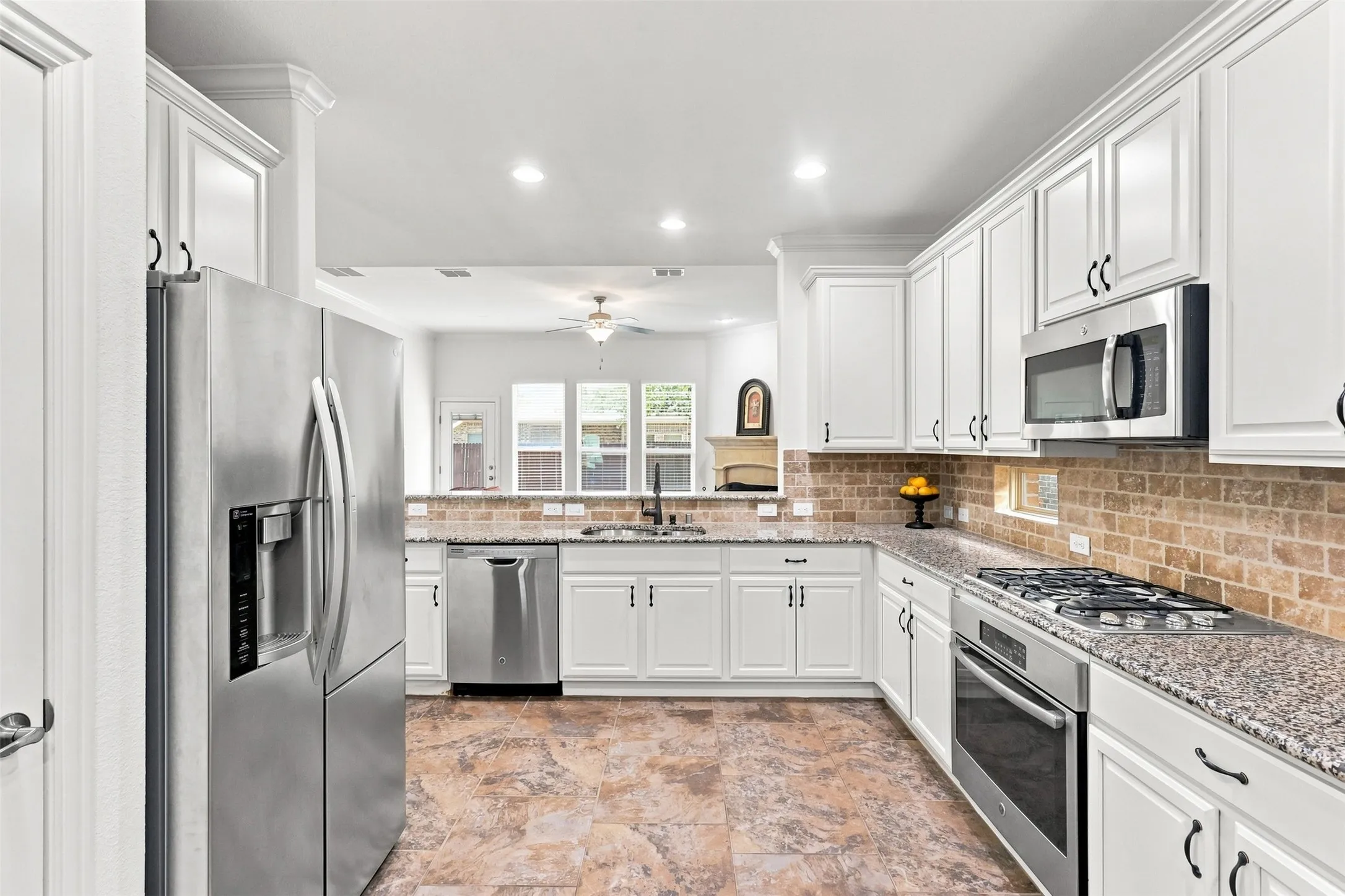 Single Family Residence For Sale in Collin County , 12417 Sharpsburg Drive, Mc Kinney, Texas 75071, 4 Bedroom, 3 Bathroom, 2 Garage spaces, 2,451 Sqft, built in 2014, mls#21341557, Real Estate Agent in Mc Kinney, Homes For Sale in Collin county, Homes For Sale in Mc Kinney, Realtor in Mc Kinney Texas, Real Estate Brokerage Independent Realty Texas, Luminita Cordes Realtor