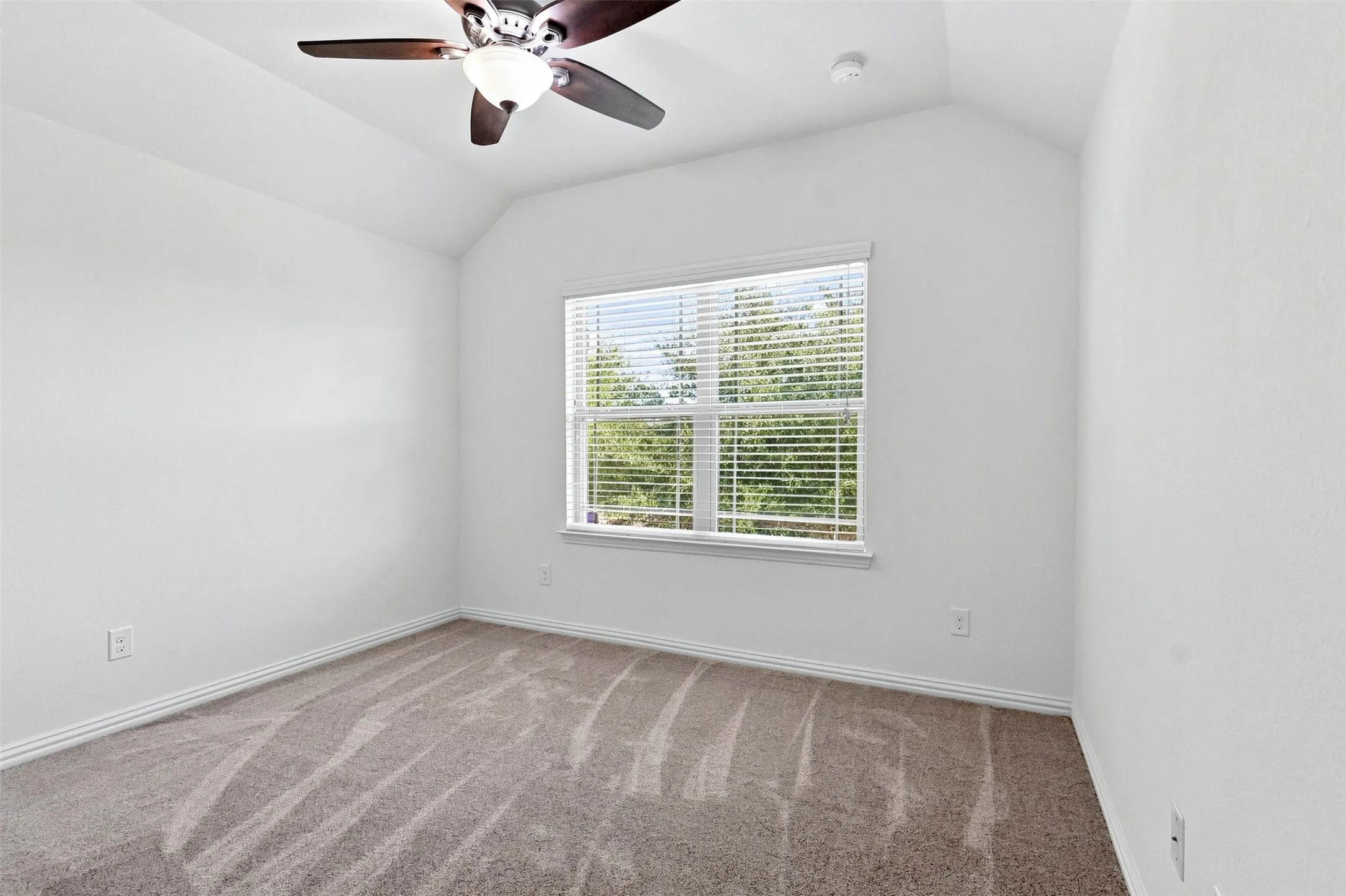Single Family Residence For Sale in Collin County , 12417 Sharpsburg Drive, Mc Kinney, Texas 75071, 4 Bedroom, 3 Bathroom, 2 Garage spaces, 2,451 Sqft, built in 2014, mls#21341557, Real Estate Agent in Mc Kinney, Homes For Sale in Collin county, Homes For Sale in Mc Kinney, Realtor in Mc Kinney Texas, Real Estate Brokerage Independent Realty Texas, Luminita Cordes Realtor