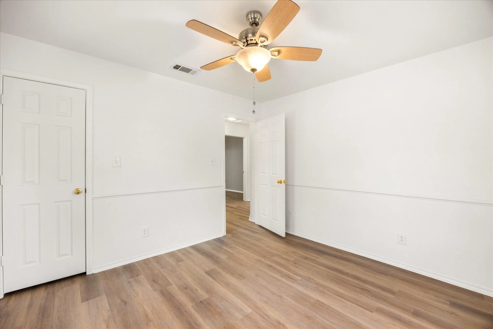 Single Family Residence For Rent in Hood County , 417 Sky Harbour Court, Granbury, Texas 76049, 3 Bedroom, 2 Bathroom, 2 Garage spaces, 1,888 Sqft, built in 1986, mls#21343259, Real Estate Agent in Granbury, Homes For Rent in Hood county, Homes For Rent in Granbury, Realtor in Granbury Texas, Real Estate Brokerage Independent Realty Texas, Luminita Cordes Realtor