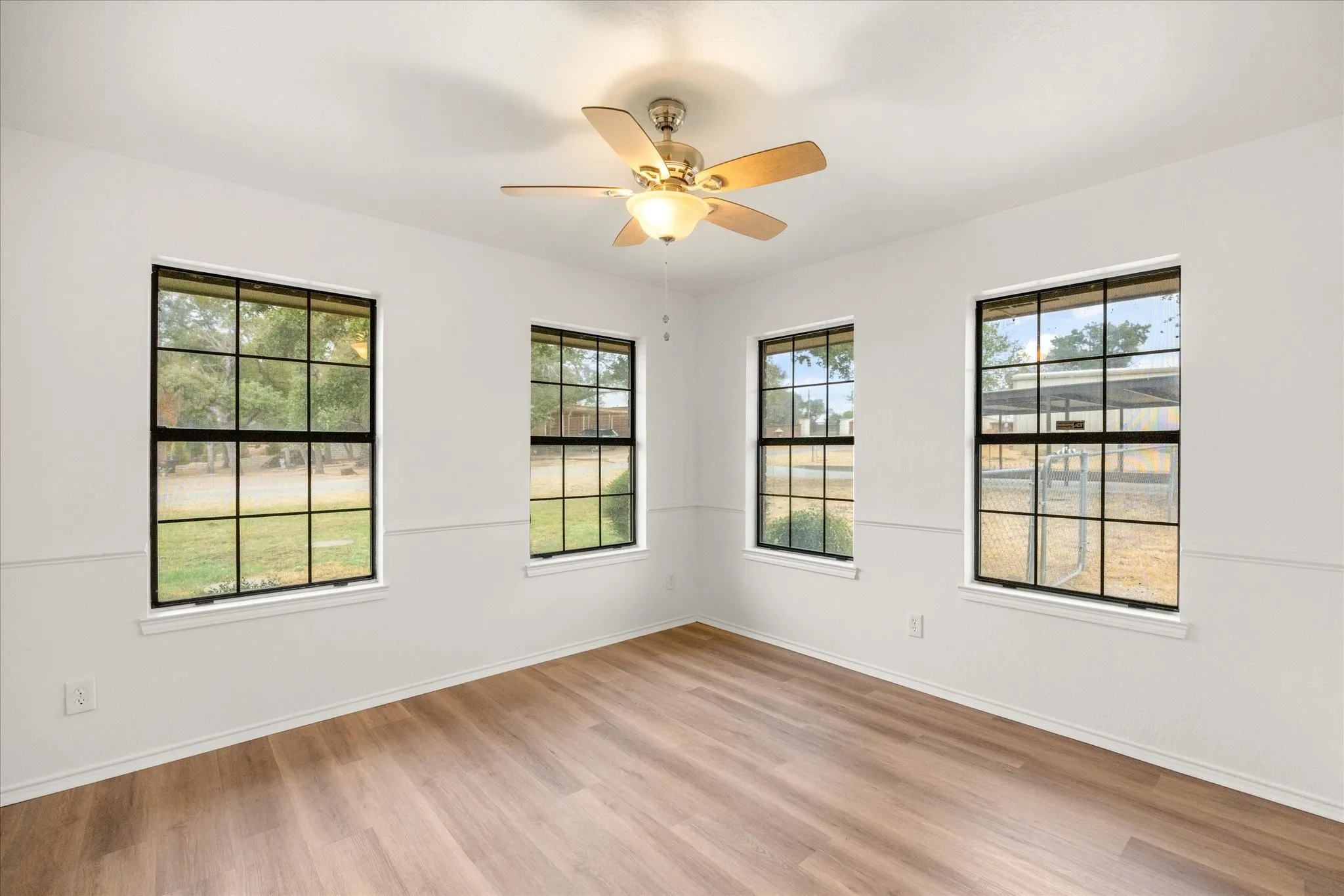 Single Family Residence For Rent in Hood County , 417 Sky Harbour Court, Granbury, Texas 76049, 3 Bedroom, 2 Bathroom, 2 Garage spaces, 1,888 Sqft, built in 1986, mls#21343259, Real Estate Agent in Granbury, Homes For Rent in Hood county, Homes For Rent in Granbury, Realtor in Granbury Texas, Real Estate Brokerage Independent Realty Texas, Luminita Cordes Realtor