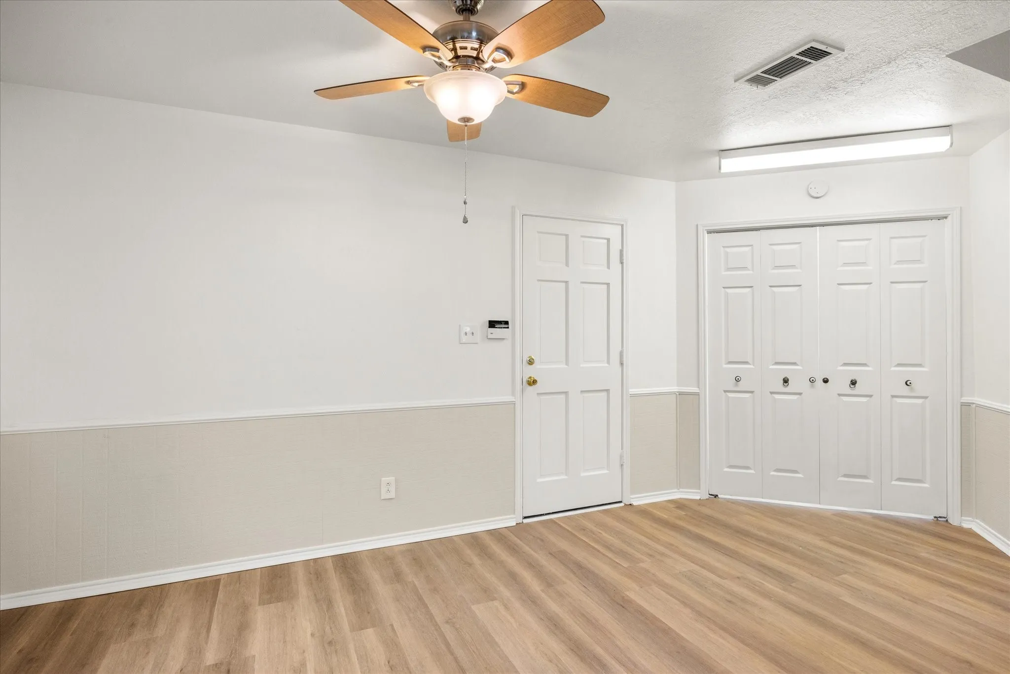 Single Family Residence For Rent in Hood County , 417 Sky Harbour Court, Granbury, Texas 76049, 3 Bedroom, 2 Bathroom, 2 Garage spaces, 1,888 Sqft, built in 1986, mls#21343259, Real Estate Agent in Granbury, Homes For Rent in Hood county, Homes For Rent in Granbury, Realtor in Granbury Texas, Real Estate Brokerage Independent Realty Texas, Luminita Cordes Realtor