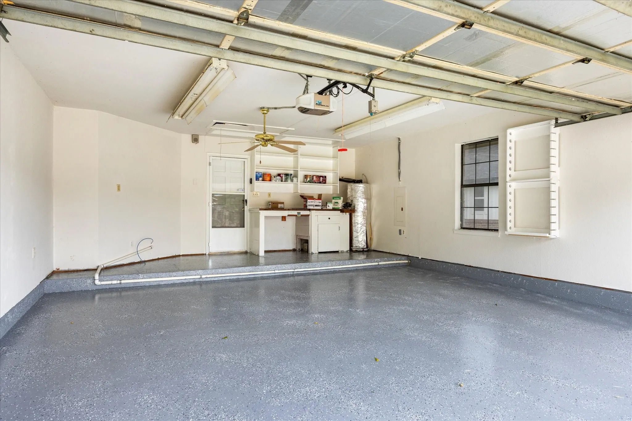 Single Family Residence For Rent in Hood County , 417 Sky Harbour Court, Granbury, Texas 76049, 3 Bedroom, 2 Bathroom, 2 Garage spaces, 1,888 Sqft, built in 1986, mls#21343259, Real Estate Agent in Granbury, Homes For Rent in Hood county, Homes For Rent in Granbury, Realtor in Granbury Texas, Real Estate Brokerage Independent Realty Texas, Luminita Cordes Realtor