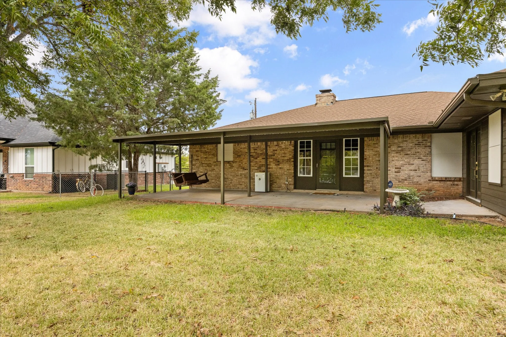 Single Family Residence For Rent in Hood County , 417 Sky Harbour Court, Granbury, Texas 76049, 3 Bedroom, 2 Bathroom, 2 Garage spaces, 1,888 Sqft, built in 1986, mls#21343259, Real Estate Agent in Granbury, Homes For Rent in Hood county, Homes For Rent in Granbury, Realtor in Granbury Texas, Real Estate Brokerage Independent Realty Texas, Luminita Cordes Realtor