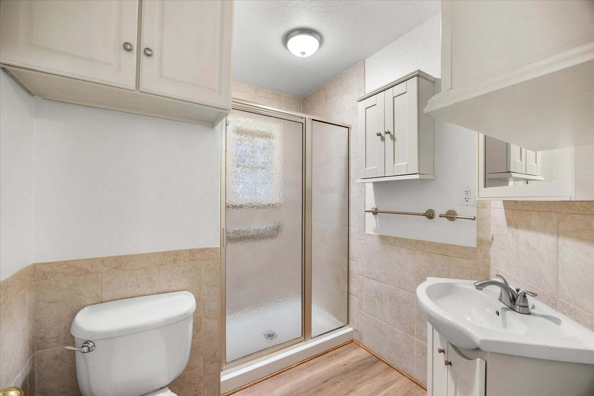 Single Family Residence For Rent in Hood County , 417 Sky Harbour Court, Granbury, Texas 76049, 3 Bedroom, 2 Bathroom, 2 Garage spaces, 1,888 Sqft, built in 1986, mls#21343259, Real Estate Agent in Granbury, Homes For Rent in Hood county, Homes For Rent in Granbury, Realtor in Granbury Texas, Real Estate Brokerage Independent Realty Texas, Luminita Cordes Realtor
