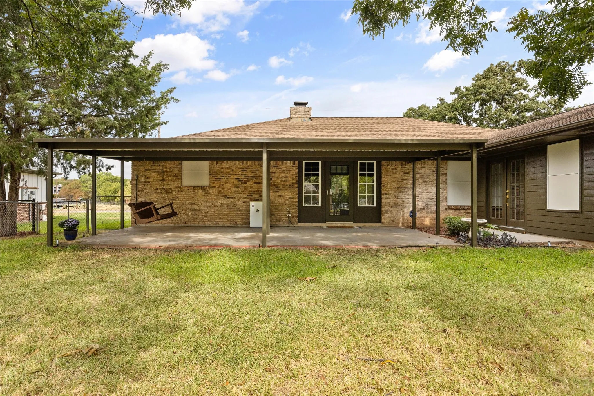 Single Family Residence For Rent in Hood County , 417 Sky Harbour Court, Granbury, Texas 76049, 3 Bedroom, 2 Bathroom, 2 Garage spaces, 1,888 Sqft, built in 1986, mls#21343259, Real Estate Agent in Granbury, Homes For Rent in Hood county, Homes For Rent in Granbury, Realtor in Granbury Texas, Real Estate Brokerage Independent Realty Texas, Luminita Cordes Realtor