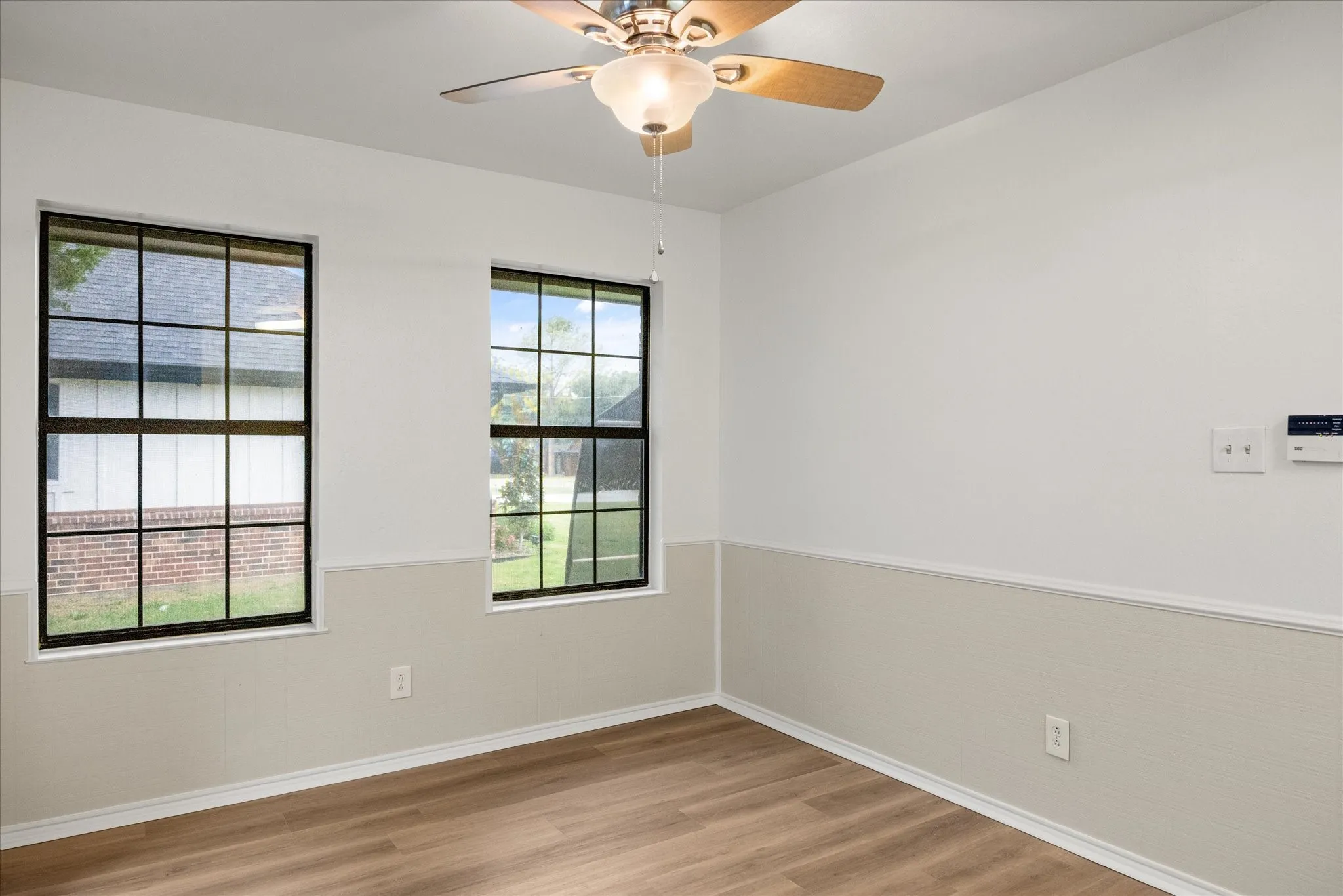 Single Family Residence For Rent in Hood County , 417 Sky Harbour Court, Granbury, Texas 76049, 3 Bedroom, 2 Bathroom, 2 Garage spaces, 1,888 Sqft, built in 1986, mls#21343259, Real Estate Agent in Granbury, Homes For Rent in Hood county, Homes For Rent in Granbury, Realtor in Granbury Texas, Real Estate Brokerage Independent Realty Texas, Luminita Cordes Realtor