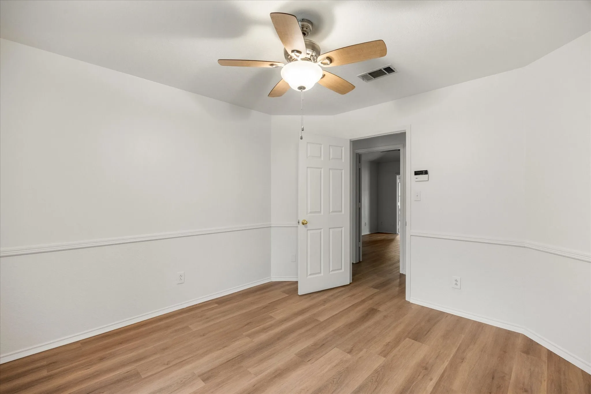 Single Family Residence For Rent in Hood County , 417 Sky Harbour Court, Granbury, Texas 76049, 3 Bedroom, 2 Bathroom, 2 Garage spaces, 1,888 Sqft, built in 1986, mls#21343259, Real Estate Agent in Granbury, Homes For Rent in Hood county, Homes For Rent in Granbury, Realtor in Granbury Texas, Real Estate Brokerage Independent Realty Texas, Luminita Cordes Realtor