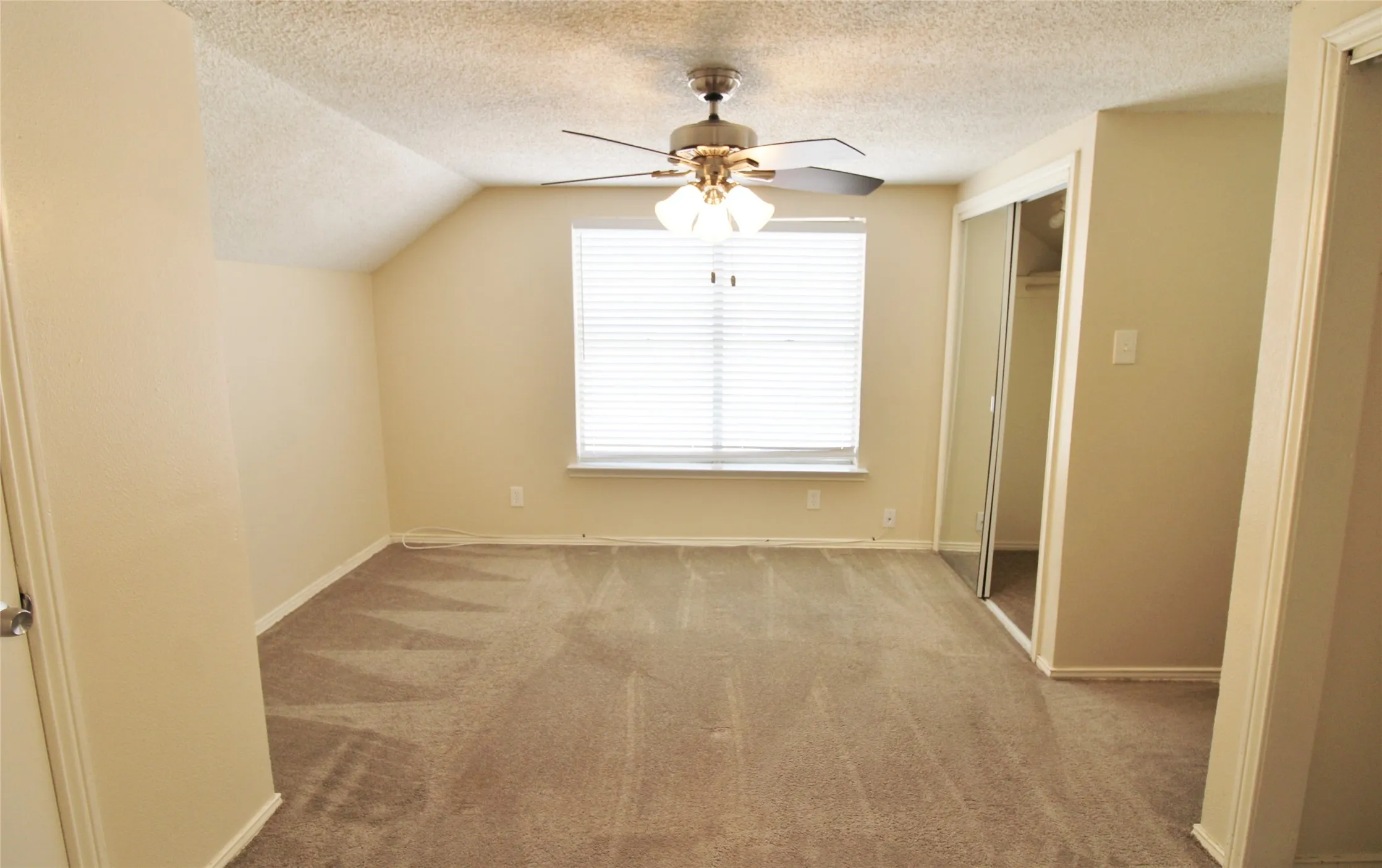 Single Family Residence For Rent in Dallas County , 900 Valley Ridge Drive, De Soto, Texas 75115, 4 Bedroom, 3 Bathroom, 2 Garage spaces, 2,190 Sqft, built in 1963, mls#21344770, Real Estate Agent in De Soto, Homes For Rent in Dallas county, Homes For Rent in De Soto, Realtor in De Soto Texas, Real Estate Brokerage Independent Realty Texas, Luminita Cordes Realtor