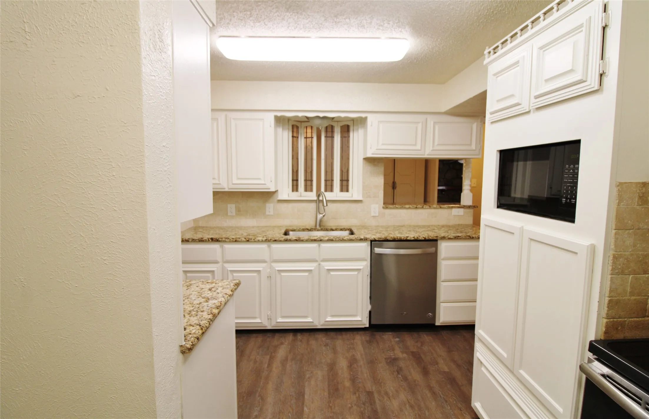 Single Family Residence For Rent in Dallas County , 900 Valley Ridge Drive, De Soto, Texas 75115, 4 Bedroom, 3 Bathroom, 2 Garage spaces, 2,190 Sqft, built in 1963, mls#21344770, Real Estate Agent in De Soto, Homes For Rent in Dallas county, Homes For Rent in De Soto, Realtor in De Soto Texas, Real Estate Brokerage Independent Realty Texas, Luminita Cordes Realtor