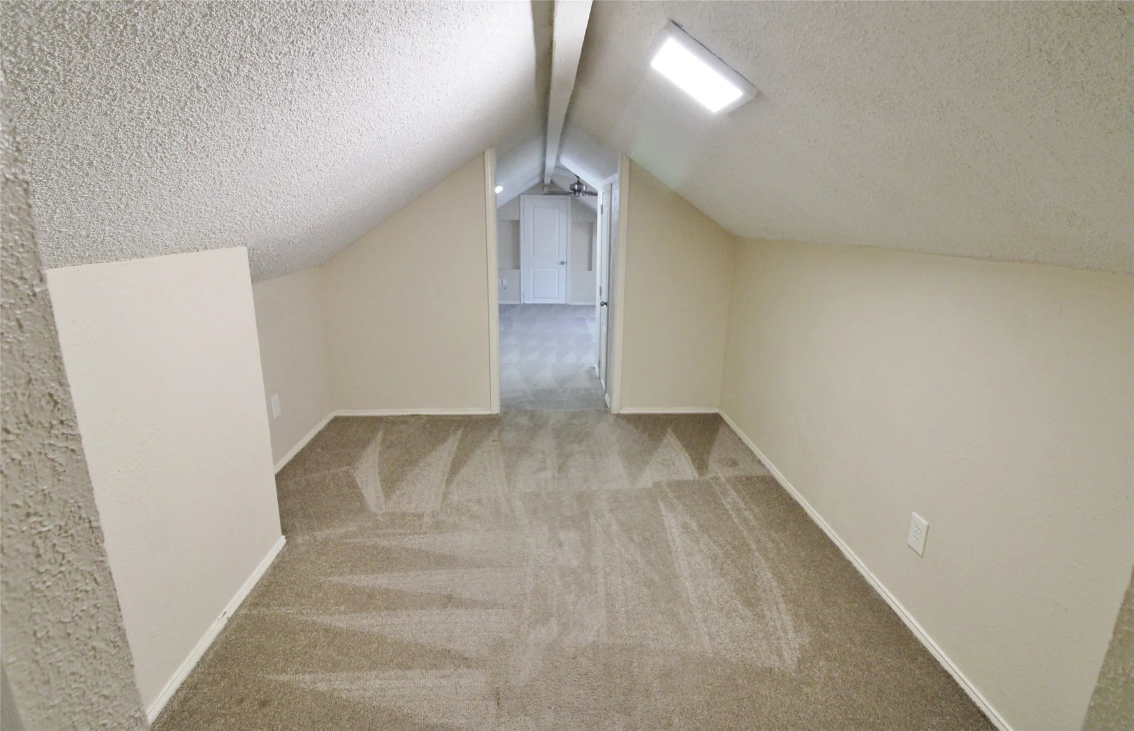 Single Family Residence For Rent in Dallas County , 900 Valley Ridge Drive, De Soto, Texas 75115, 4 Bedroom, 3 Bathroom, 2 Garage spaces, 2,190 Sqft, built in 1963, mls#21344770, Real Estate Agent in De Soto, Homes For Rent in Dallas county, Homes For Rent in De Soto, Realtor in De Soto Texas, Real Estate Brokerage Independent Realty Texas, Luminita Cordes Realtor