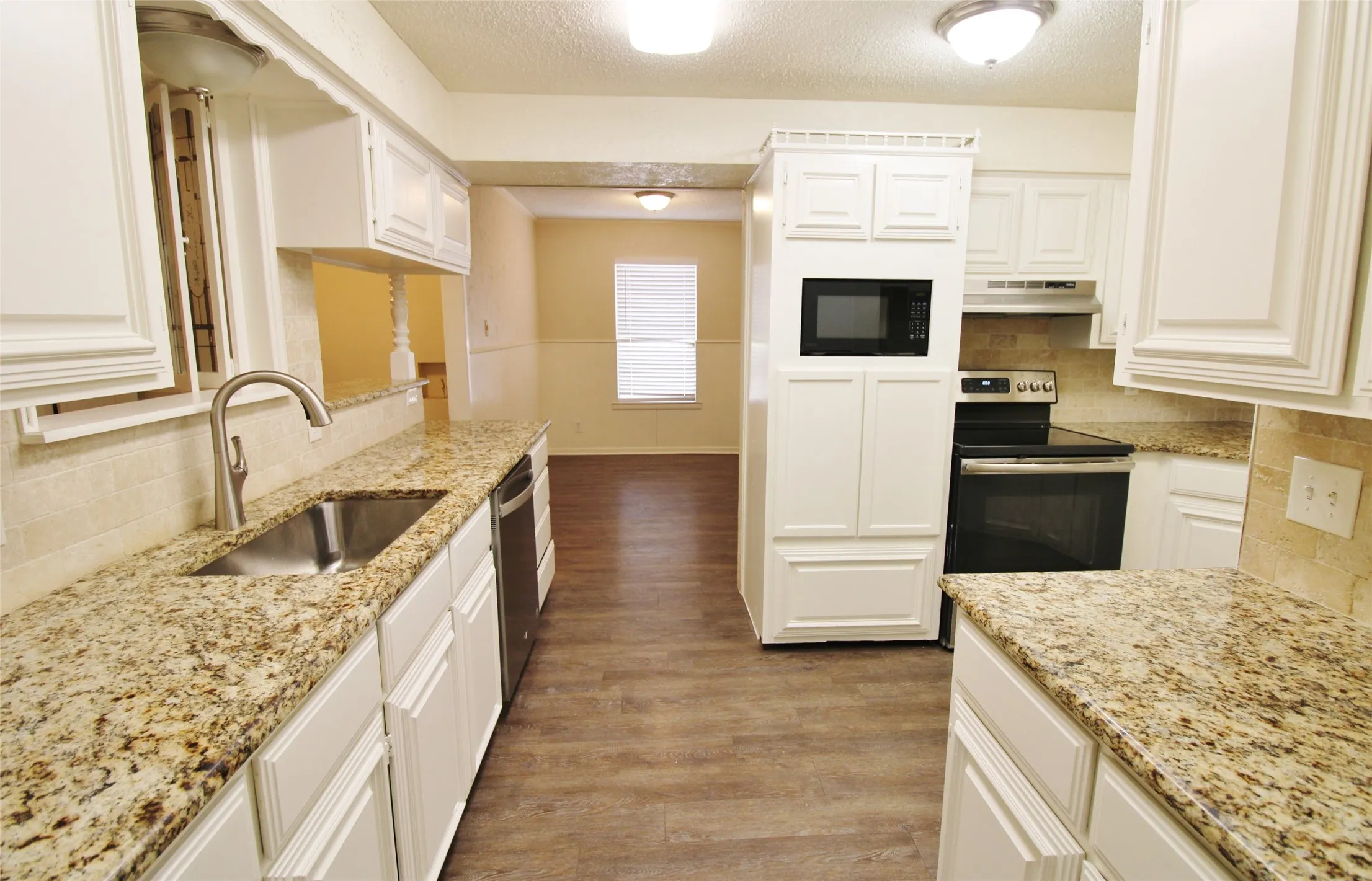 Single Family Residence For Rent in Dallas County , 900 Valley Ridge Drive, De Soto, Texas 75115, 4 Bedroom, 3 Bathroom, 2 Garage spaces, 2,190 Sqft, built in 1963, mls#21344770, Real Estate Agent in De Soto, Homes For Rent in Dallas county, Homes For Rent in De Soto, Realtor in De Soto Texas, Real Estate Brokerage Independent Realty Texas, Luminita Cordes Realtor