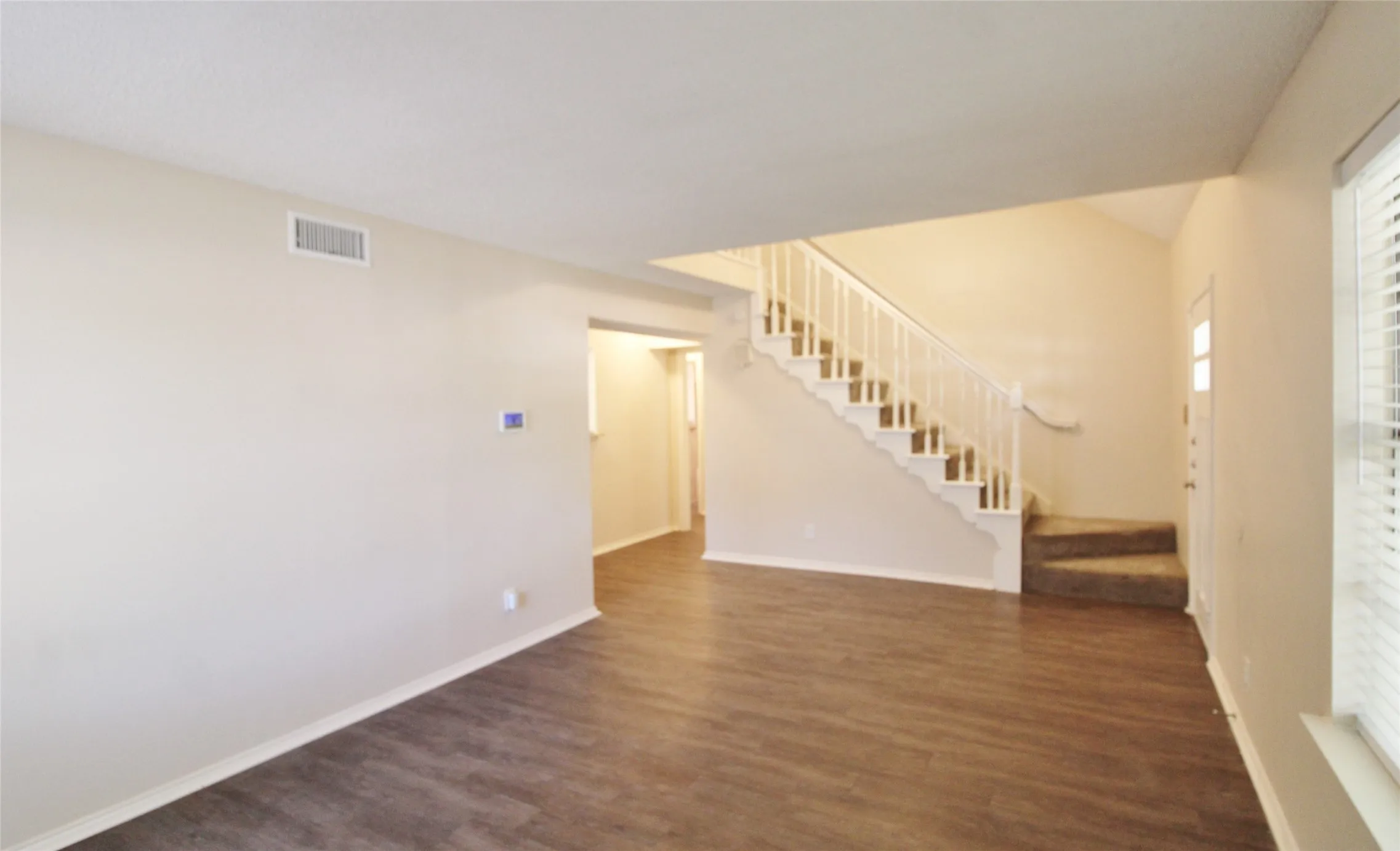 Single Family Residence For Rent in Dallas County , 900 Valley Ridge Drive, De Soto, Texas 75115, 4 Bedroom, 3 Bathroom, 2 Garage spaces, 2,190 Sqft, built in 1963, mls#21344770, Real Estate Agent in De Soto, Homes For Rent in Dallas county, Homes For Rent in De Soto, Realtor in De Soto Texas, Real Estate Brokerage Independent Realty Texas, Luminita Cordes Realtor