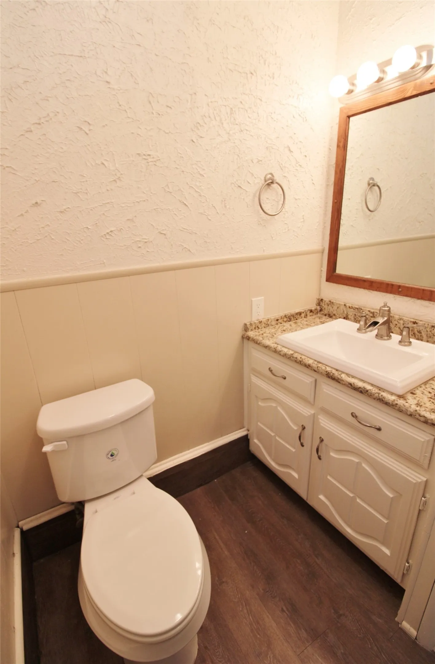 Single Family Residence For Rent in Dallas County , 900 Valley Ridge Drive, De Soto, Texas 75115, 4 Bedroom, 3 Bathroom, 2 Garage spaces, 2,190 Sqft, built in 1963, mls#21344770, Real Estate Agent in De Soto, Homes For Rent in Dallas county, Homes For Rent in De Soto, Realtor in De Soto Texas, Real Estate Brokerage Independent Realty Texas, Luminita Cordes Realtor