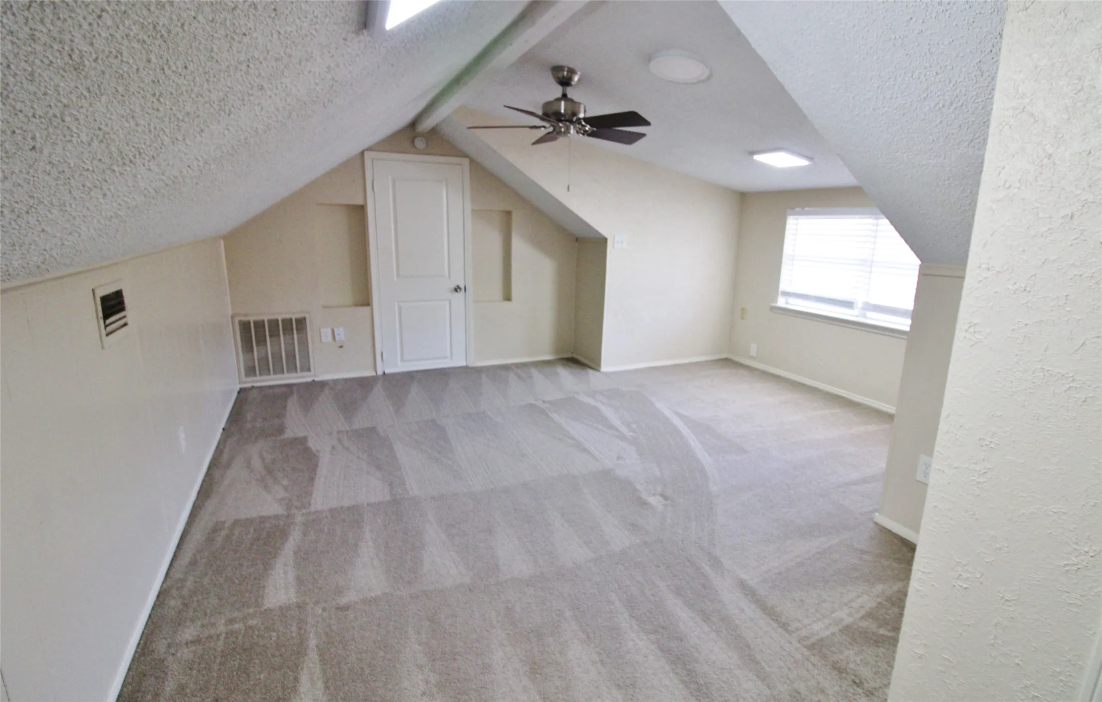Single Family Residence For Rent in Dallas County , 900 Valley Ridge Drive, De Soto, Texas 75115, 4 Bedroom, 3 Bathroom, 2 Garage spaces, 2,190 Sqft, built in 1963, mls#21344770, Real Estate Agent in De Soto, Homes For Rent in Dallas county, Homes For Rent in De Soto, Realtor in De Soto Texas, Real Estate Brokerage Independent Realty Texas, Luminita Cordes Realtor