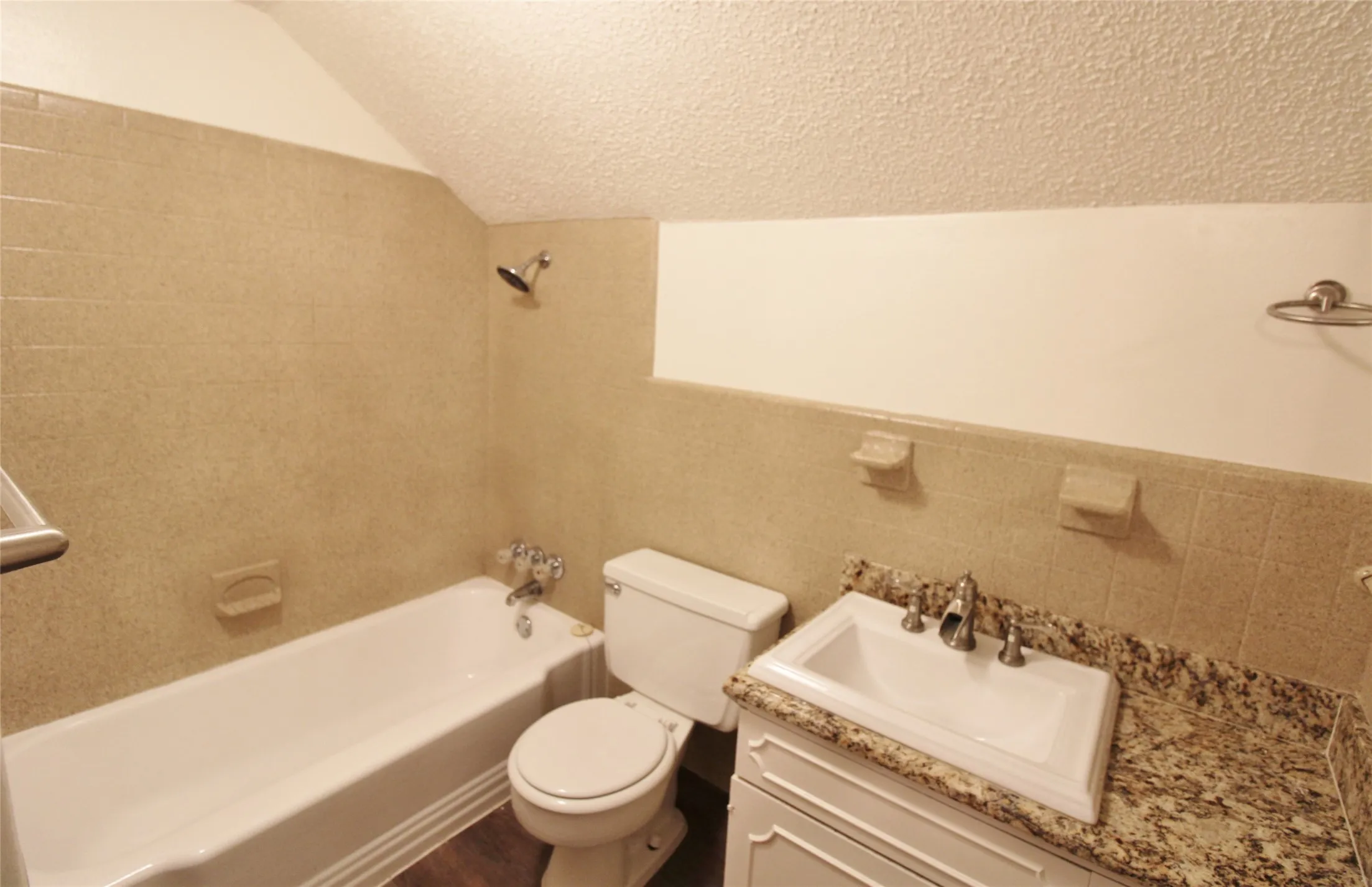 Single Family Residence For Rent in Dallas County , 900 Valley Ridge Drive, De Soto, Texas 75115, 4 Bedroom, 3 Bathroom, 2 Garage spaces, 2,190 Sqft, built in 1963, mls#21344770, Real Estate Agent in De Soto, Homes For Rent in Dallas county, Homes For Rent in De Soto, Realtor in De Soto Texas, Real Estate Brokerage Independent Realty Texas, Luminita Cordes Realtor