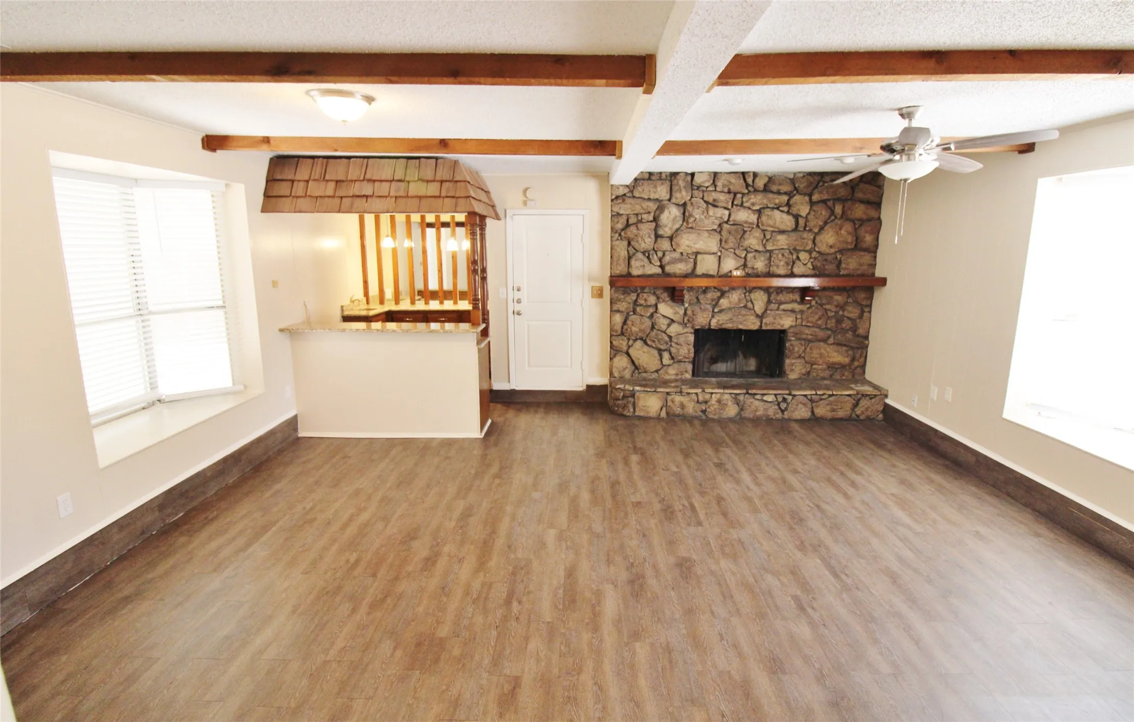 Single Family Residence For Rent in Dallas County , 900 Valley Ridge Drive, De Soto, Texas 75115, 4 Bedroom, 3 Bathroom, 2 Garage spaces, 2,190 Sqft, built in 1963, mls#21344770, Real Estate Agent in De Soto, Homes For Rent in Dallas county, Homes For Rent in De Soto, Realtor in De Soto Texas, Real Estate Brokerage Independent Realty Texas, Luminita Cordes Realtor