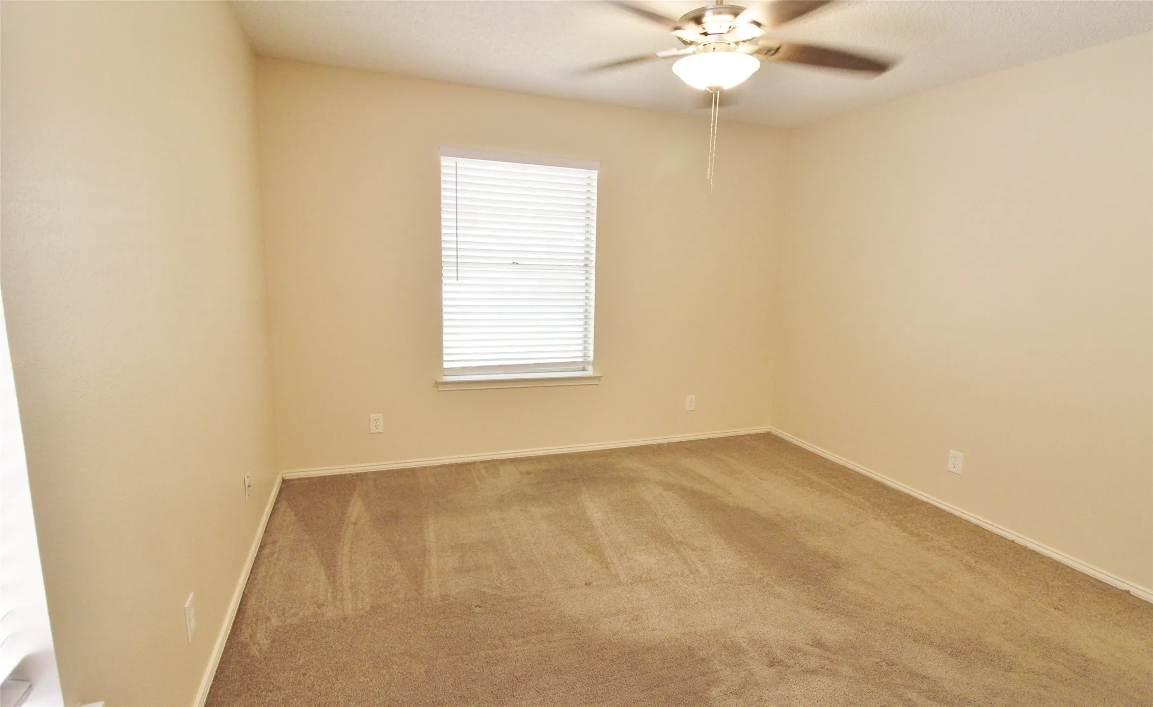 Single Family Residence For Rent in Dallas County , 900 Valley Ridge Drive, De Soto, Texas 75115, 4 Bedroom, 3 Bathroom, 2 Garage spaces, 2,190 Sqft, built in 1963, mls#21344770, Real Estate Agent in De Soto, Homes For Rent in Dallas county, Homes For Rent in De Soto, Realtor in De Soto Texas, Real Estate Brokerage Independent Realty Texas, Luminita Cordes Realtor